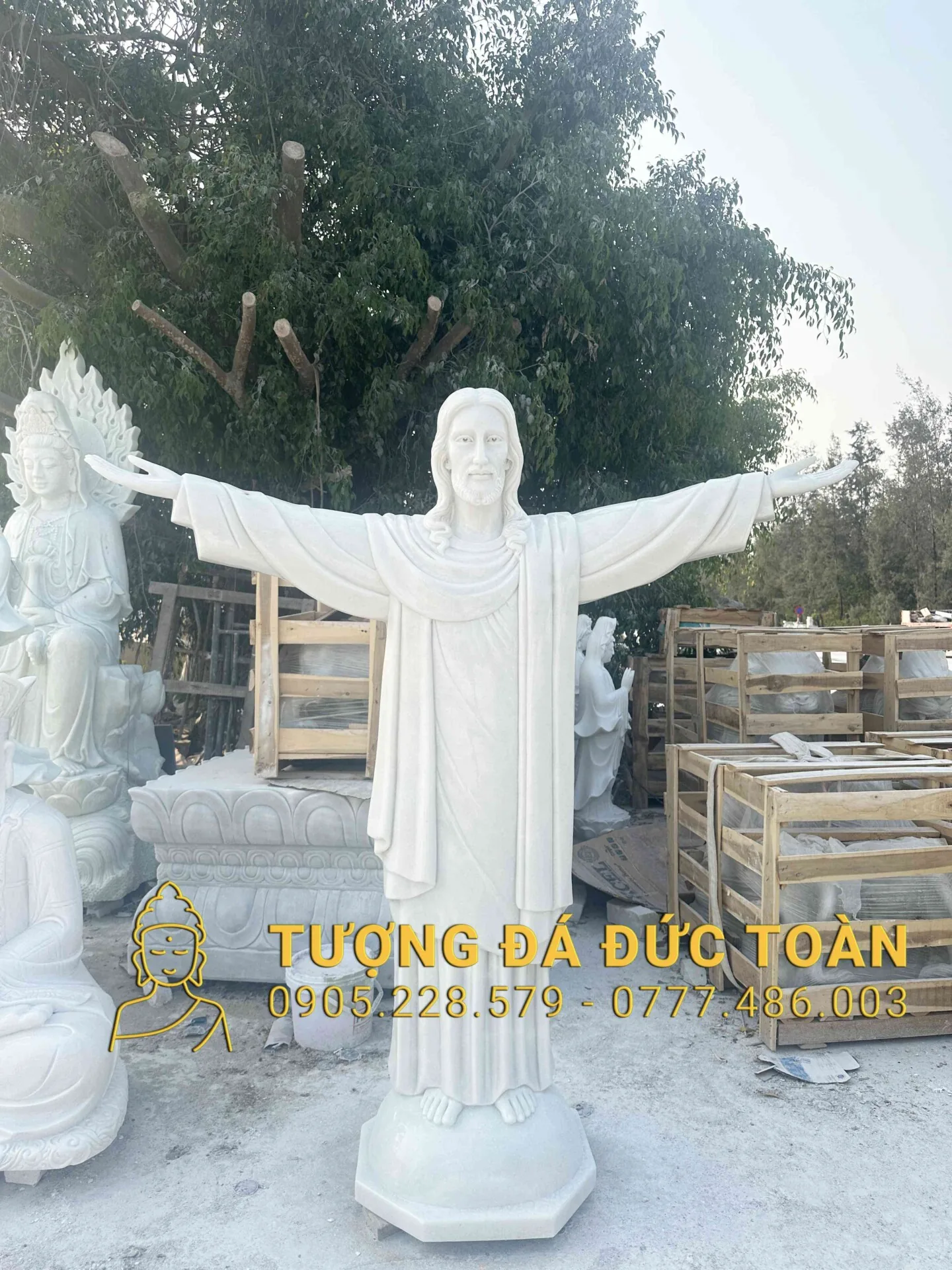 Tượng Chúa Kito Cứu Thế Đá Cẩm Thạch Trắng Cao 2m CGD_19 – Vẻ Đẹp Uy Nghiêm Và Lòng Thương Xót