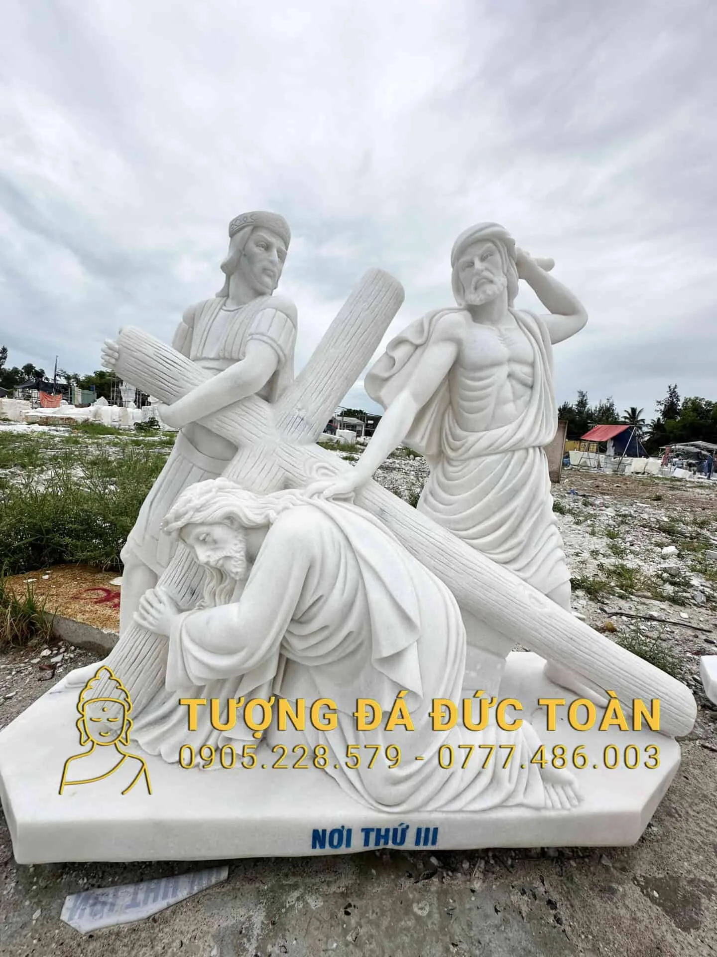 Chặng Đàng Thánh Giá Thứ 3 DTG_11: Tượng Chúa Ngã Xuống Đất Lần Thứ Nhất
