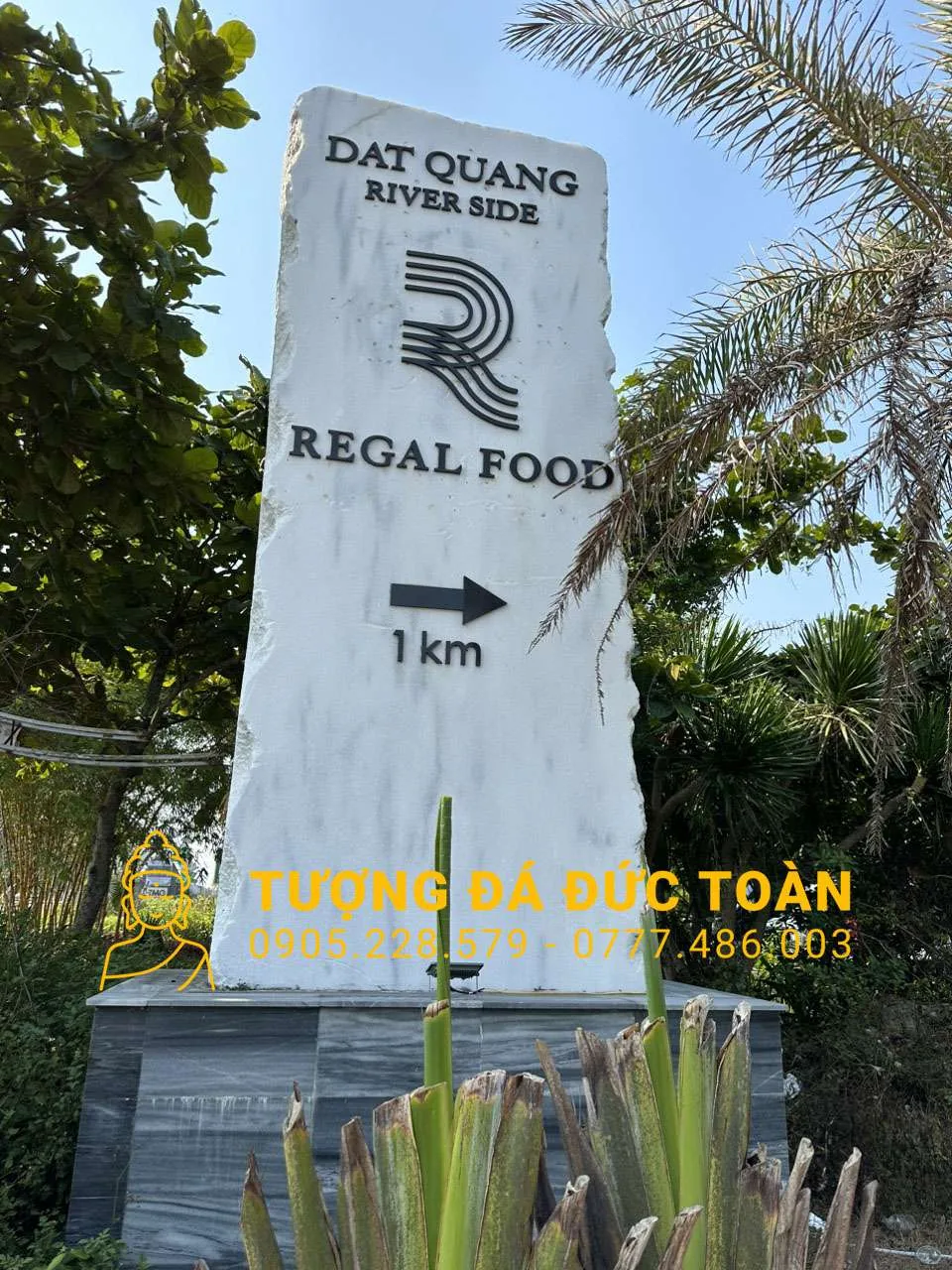 Bảng Hiệu Bằng Đá Nguyên Khối Đẹp Tự Nhiên – Vị Thế Vững Chãi & Trường Tồn