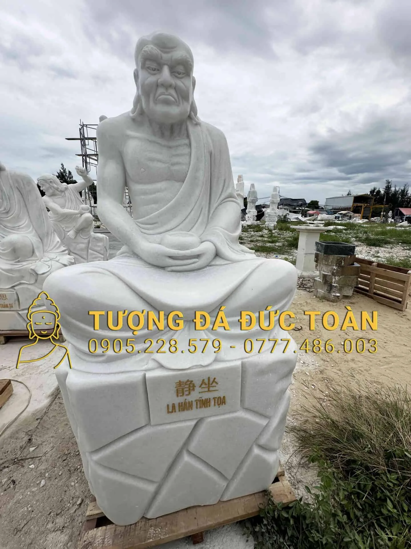 Tượng La Hán Tĩnh Tọa Cao 1,5m Đá Trắng PLH_58 – Tâm Bất Biến, Vạn Sự An Nhiên