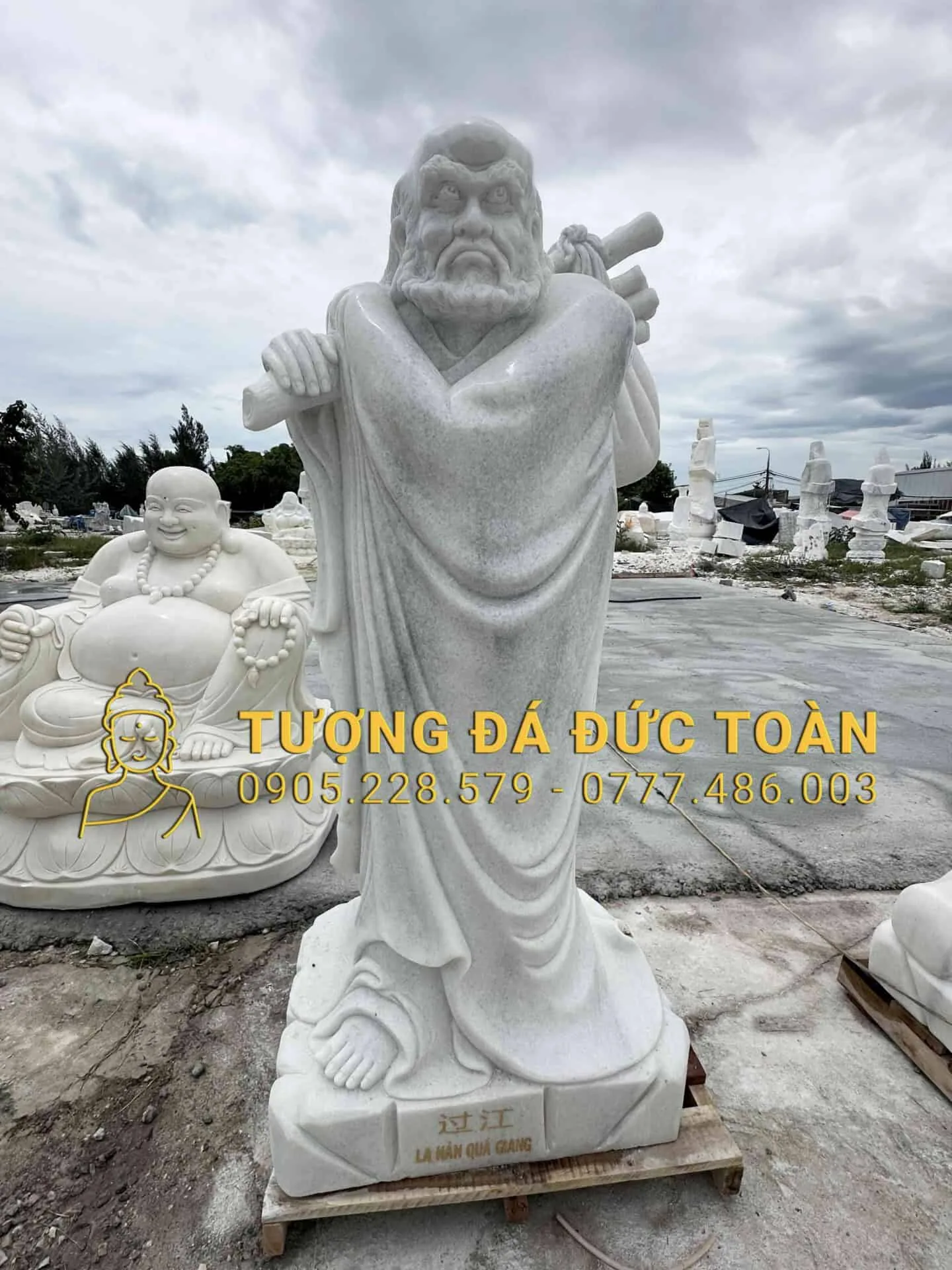 Tượng La Hán Quá Giang Cao 1,5m Đá Trắng PLH_70: Kiên Định, Giác Ngộ & Hộ Pháp Trấn Trạch