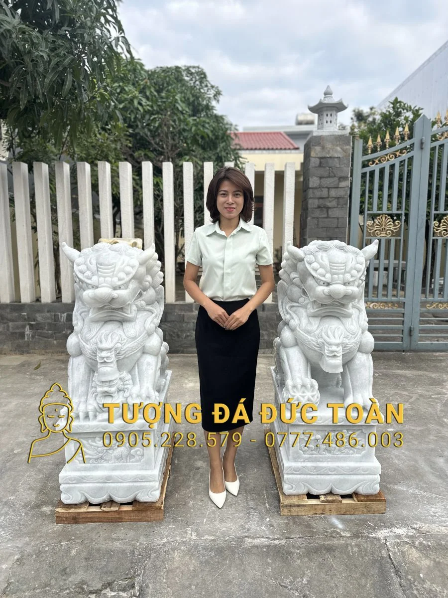 Tượng Kỳ Lân Đá Cẩm Thạch Trắng Nguyên Khối Đế Chạm Từ Linh 4 Mặt cao 1,2m – Linh Vật Trấn Trạch Uy Nghiêm