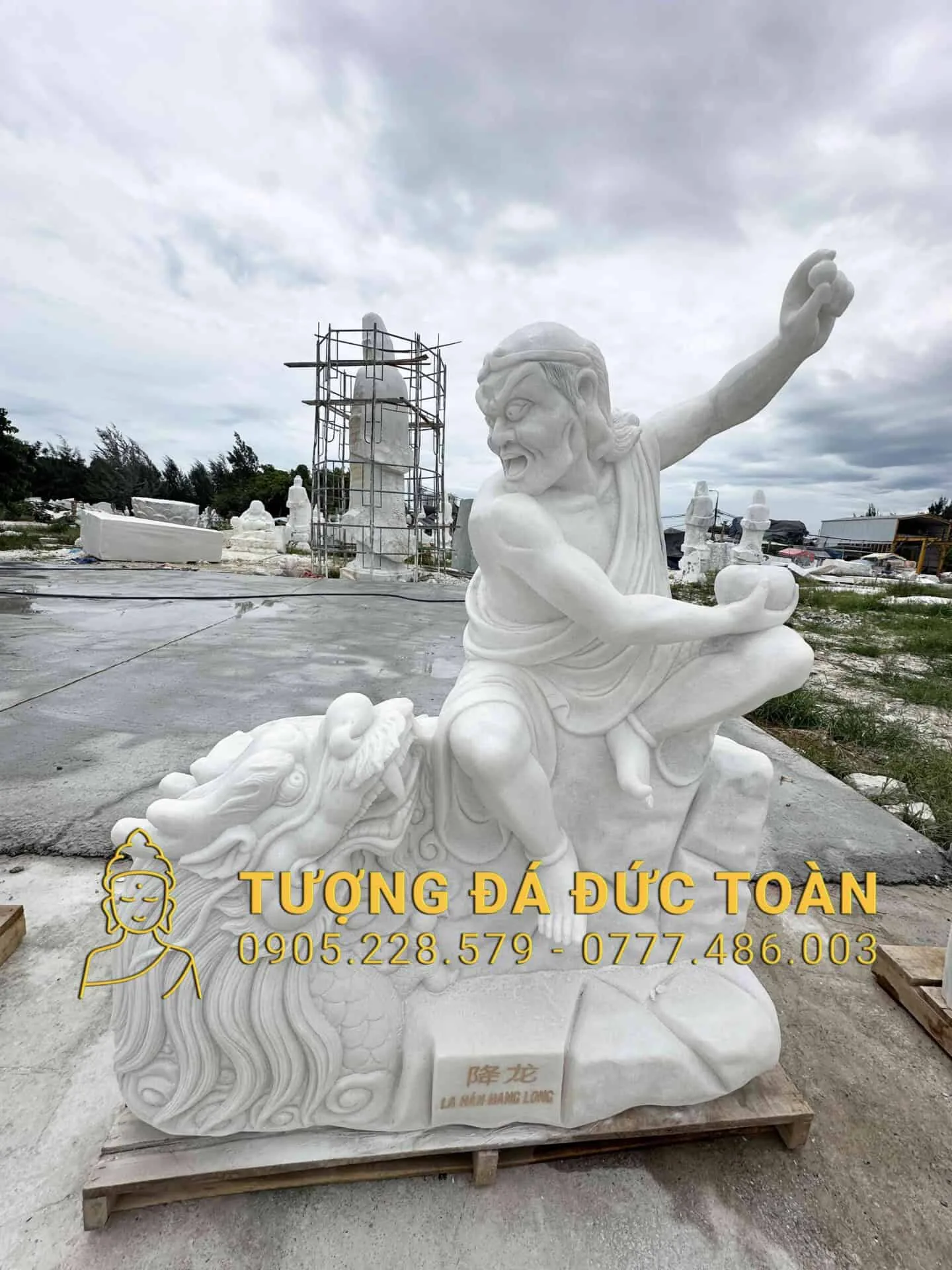 Tượng La Hán Hàng Long Cao 1,5m Đá Trắng PLH_68: Uy Dũng, Trừ Tà & Vượng Khí