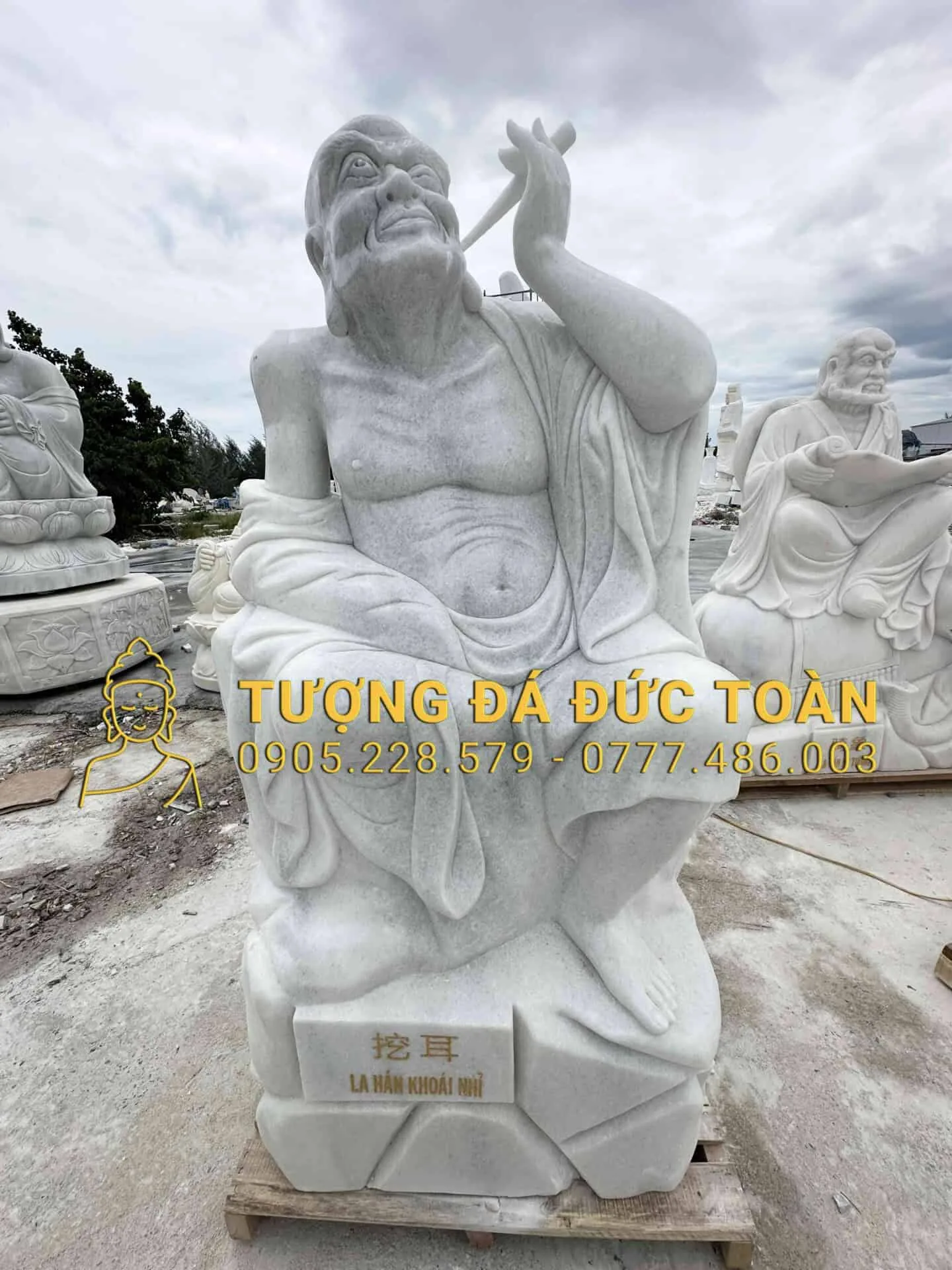 Tượng La Hán Khoái Nhĩ Cao 1,5m Đá Trắng PLH_63 – Thanh Tịnh Lục Căn, Trí Tuệ Viên Mãn