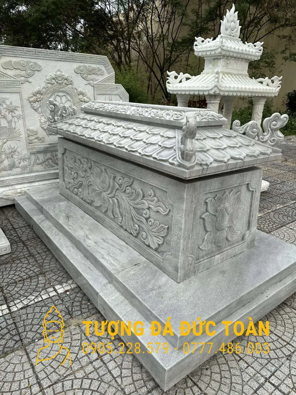Mộ Đá Cẩm Thạch Xám Nguyên Khối: Bền Vững, Uy Nghiêm & Hợp Phong Thủy