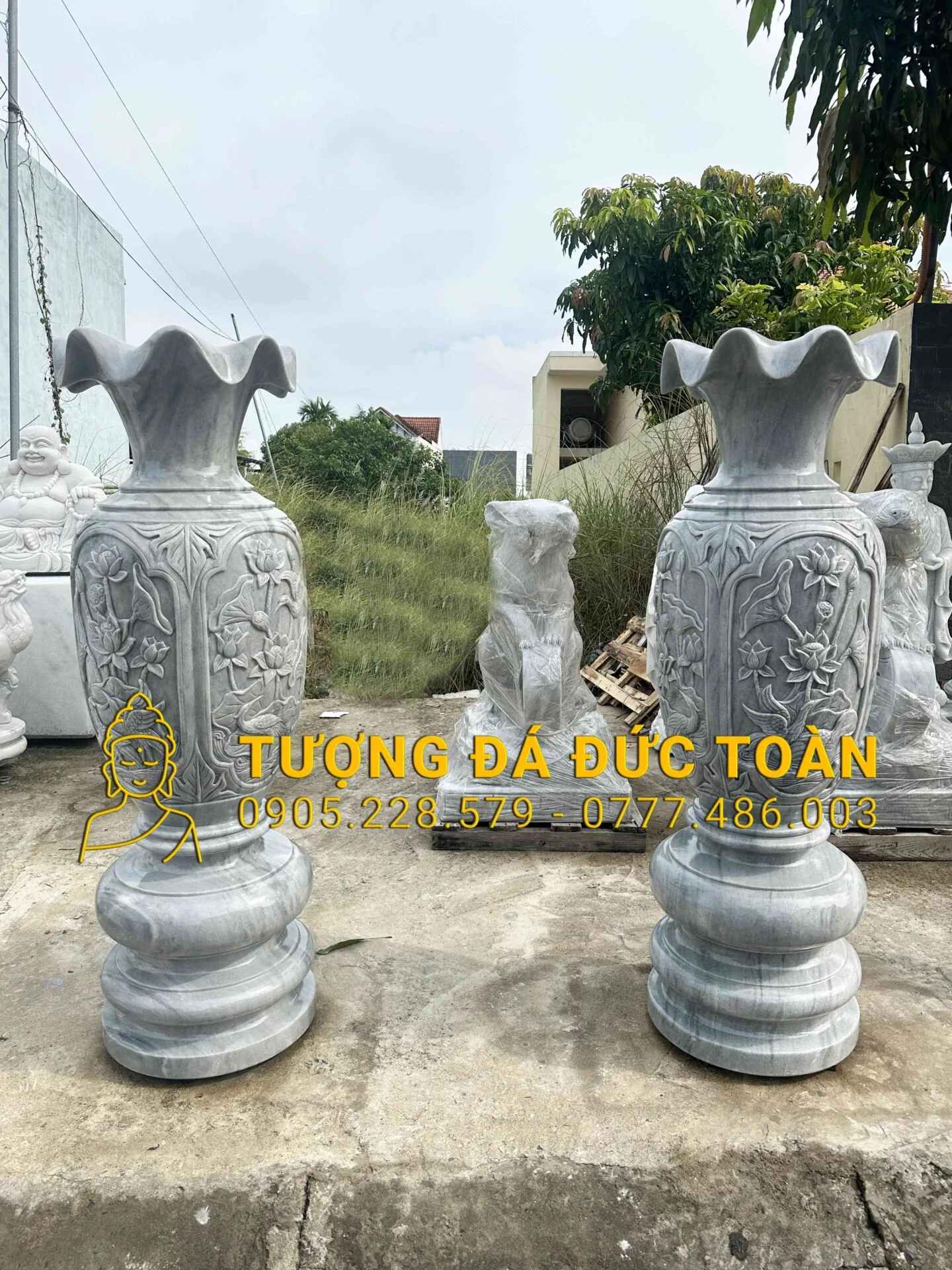 Lục Bình Đá Cẩm Thạch Xám Điêu Khắc Hoa Sen LBD_14 – Vật Phẩm Trấn Trạch Uy Nghiêm
