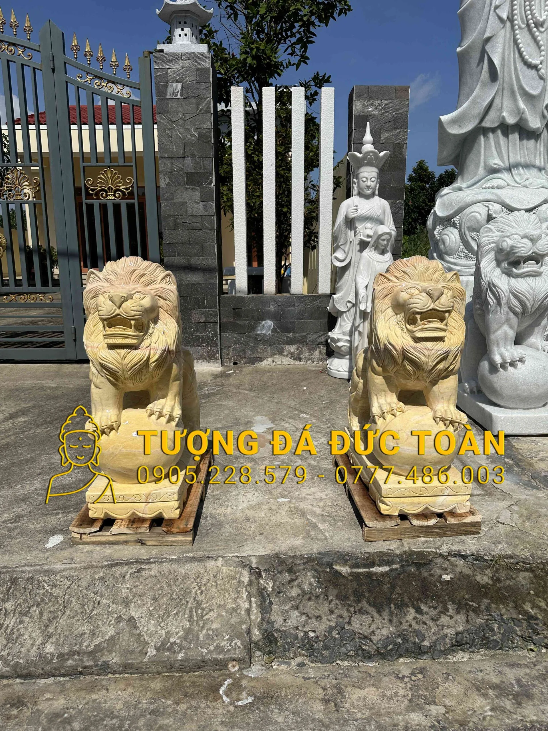 Sư Tử Đá Cẩm Thạch Vàng Nguyên Khối – Biểu Tượng Của Vương Quyền & Tài Lộc