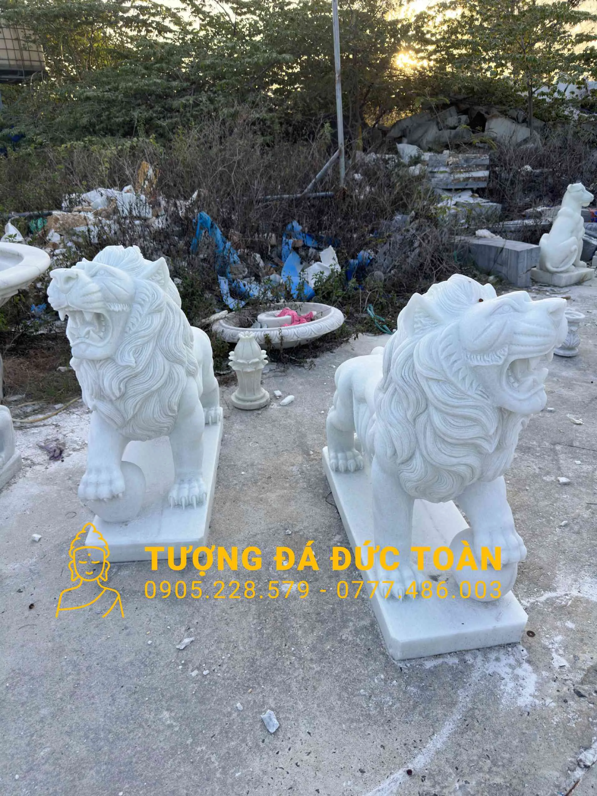 Tượng Sư Tử Đá Bằng Đá Cẩm Thạch Trắng Tự Nhiên – Linh Vật Trấn Trạch & Khẳng Định Quyền Uy