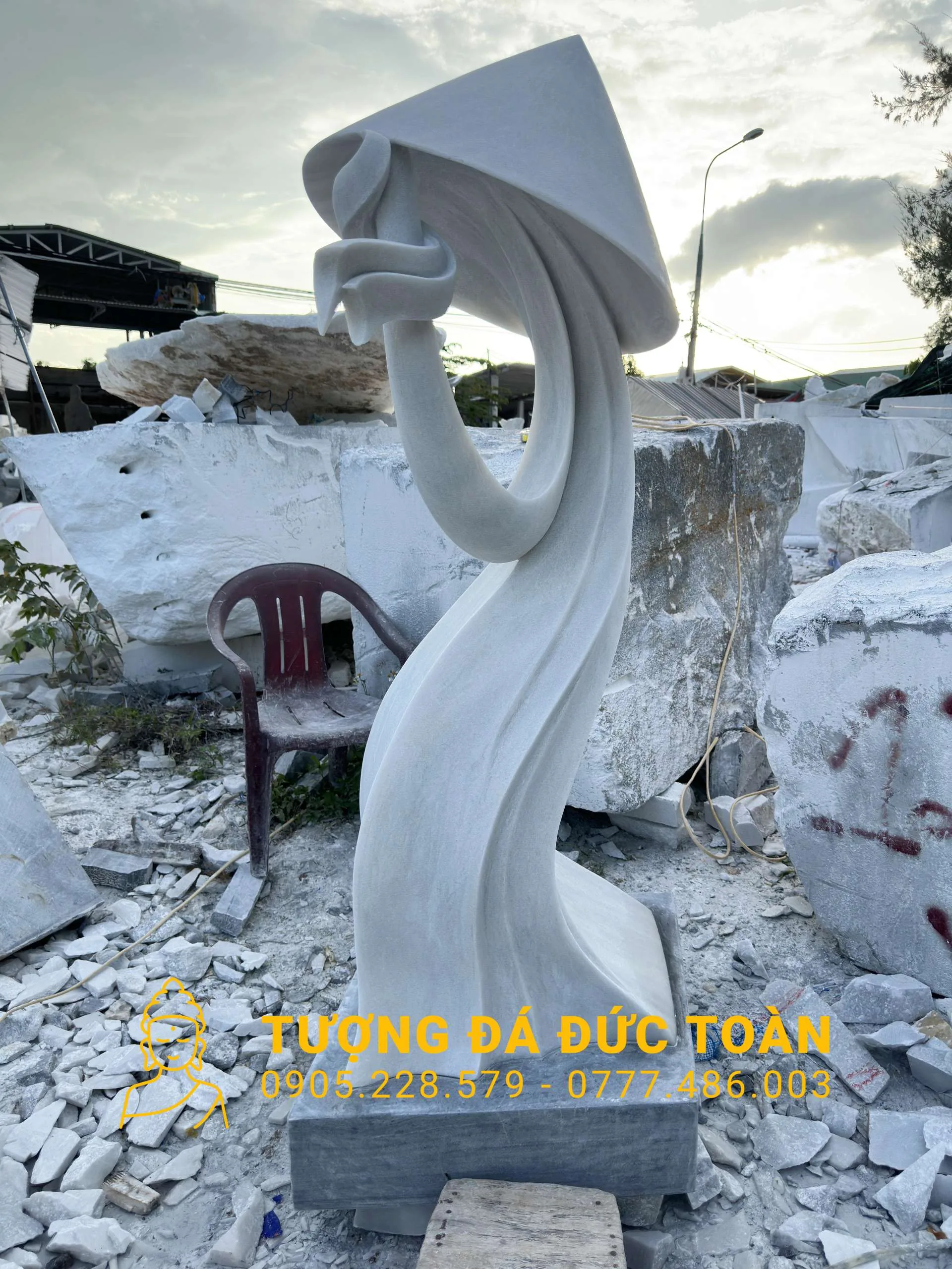 Tượng Nghệ Thuật Đẹp Đá Cẩm Thạch Nguyên Khối – Đỉnh Cao Sáng Tạo & Thẩm Mỹ Không Gian