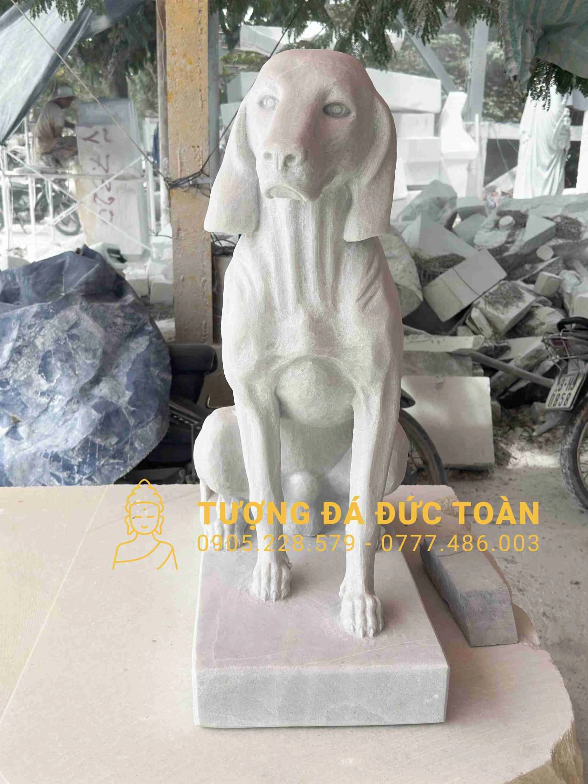 Tượng Chó Bằng Đá Cẩm Thạch Trắng – Linh Thú Canh Cổng & Hóa Giải Sát Khí