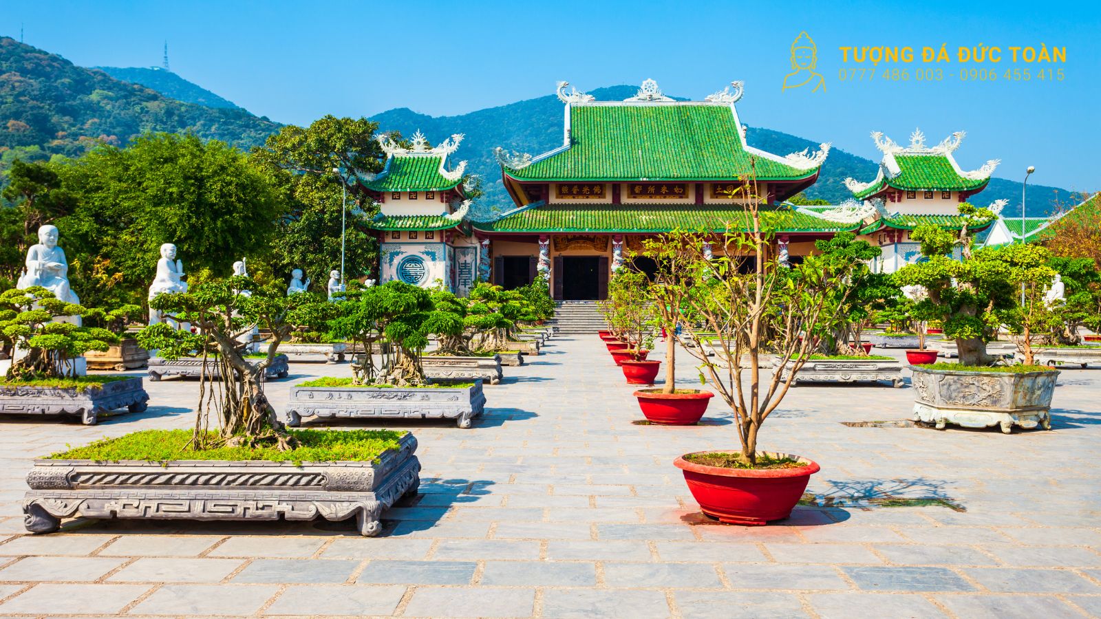 Du khách có thể tham quan và dạo chơi trong khuôn viên của chùa Linh Ứng