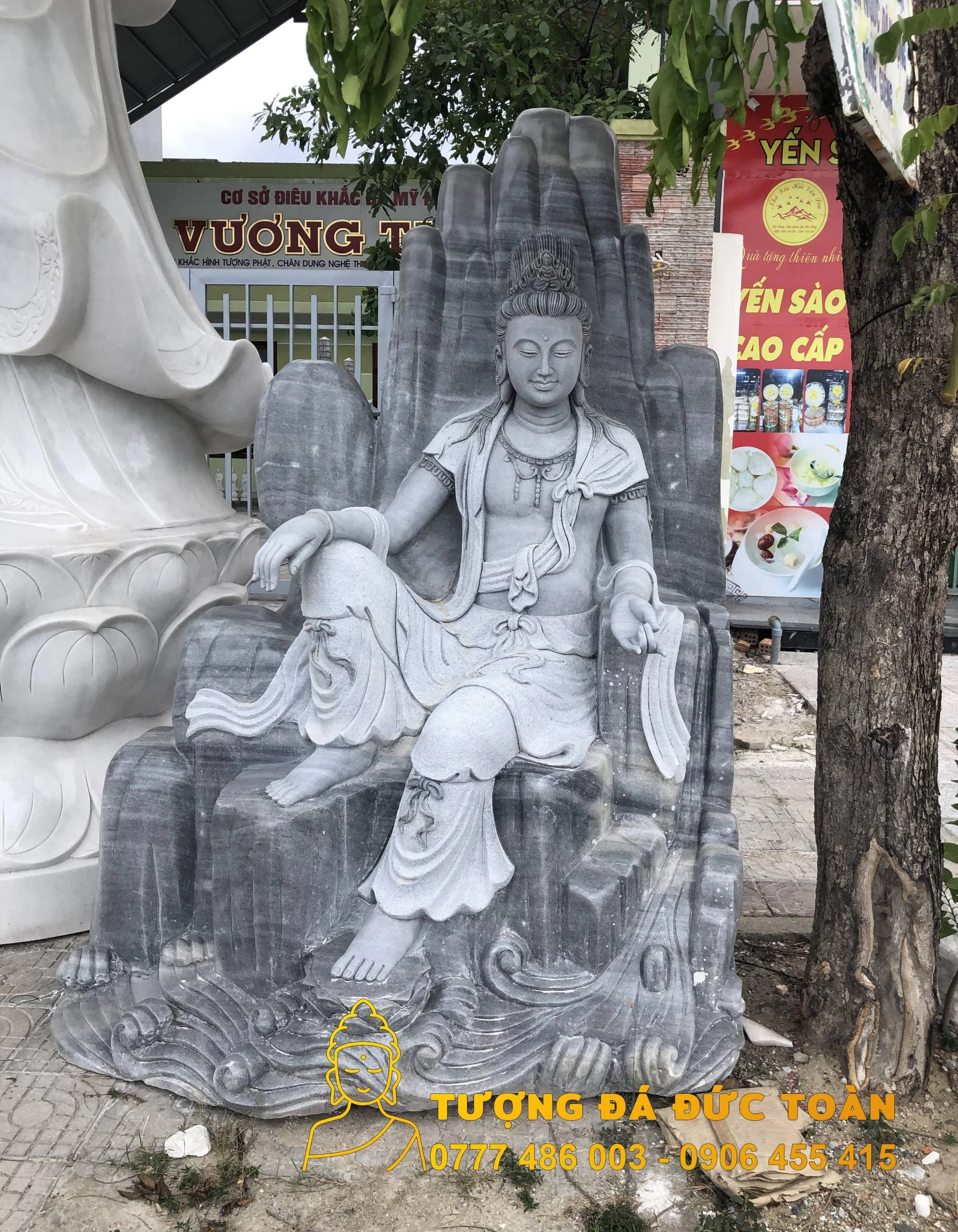 Bán Tượng Quán Tự Tại Bồ Tát Đá Xám Nguyên Khối