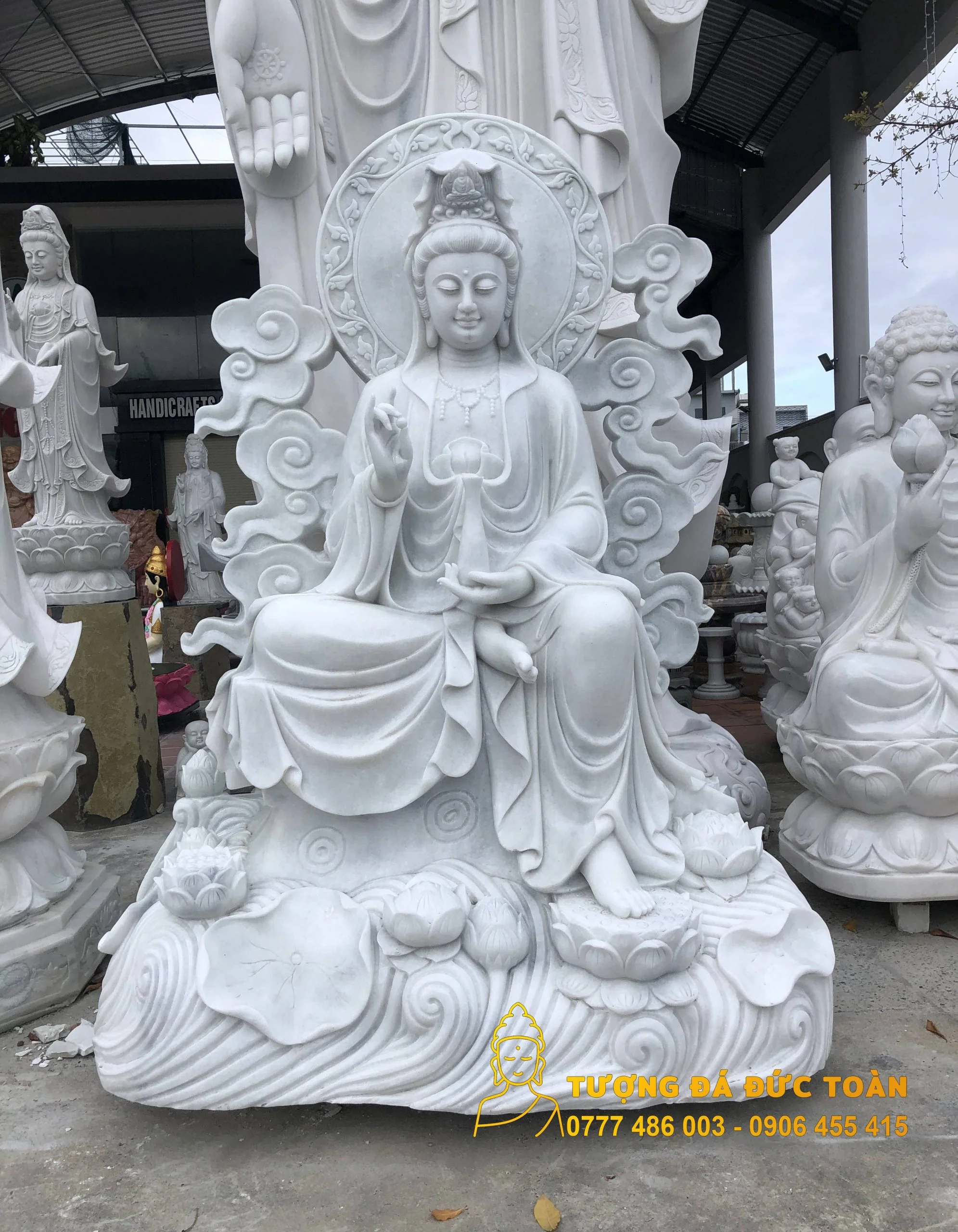 Tượng Quán Tự Tại Bồ Tát Đá Cẩm Thạch Trắng Tự Nhiên Nguyên Khối