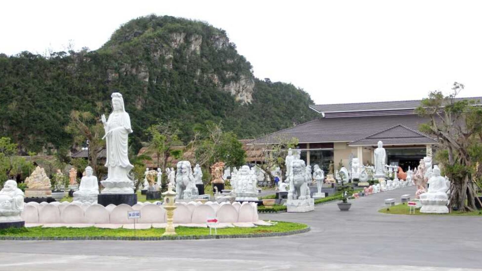 Cơ Sở tạc tượng đá