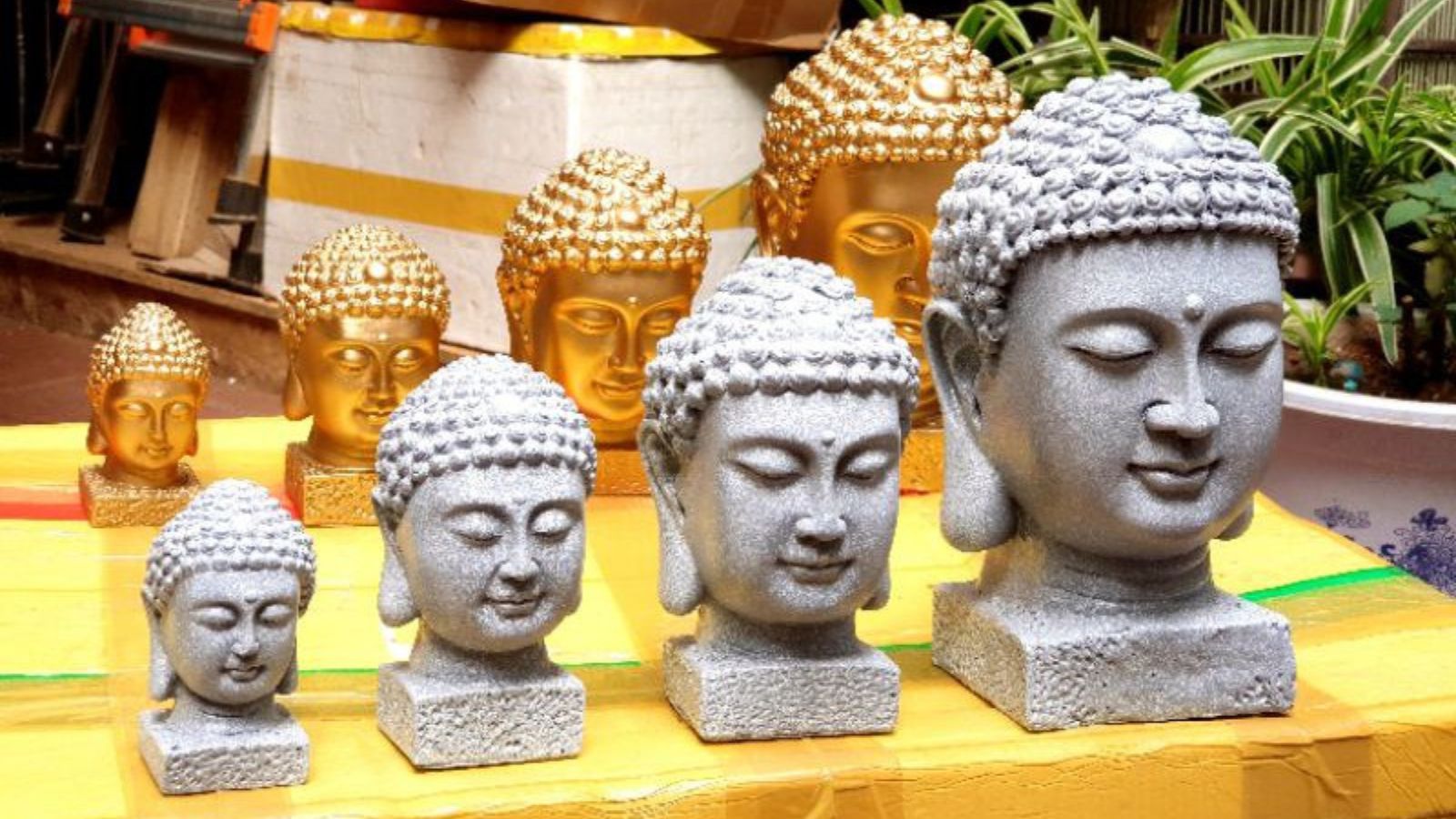 Đầu tượng Phật bằng đá
