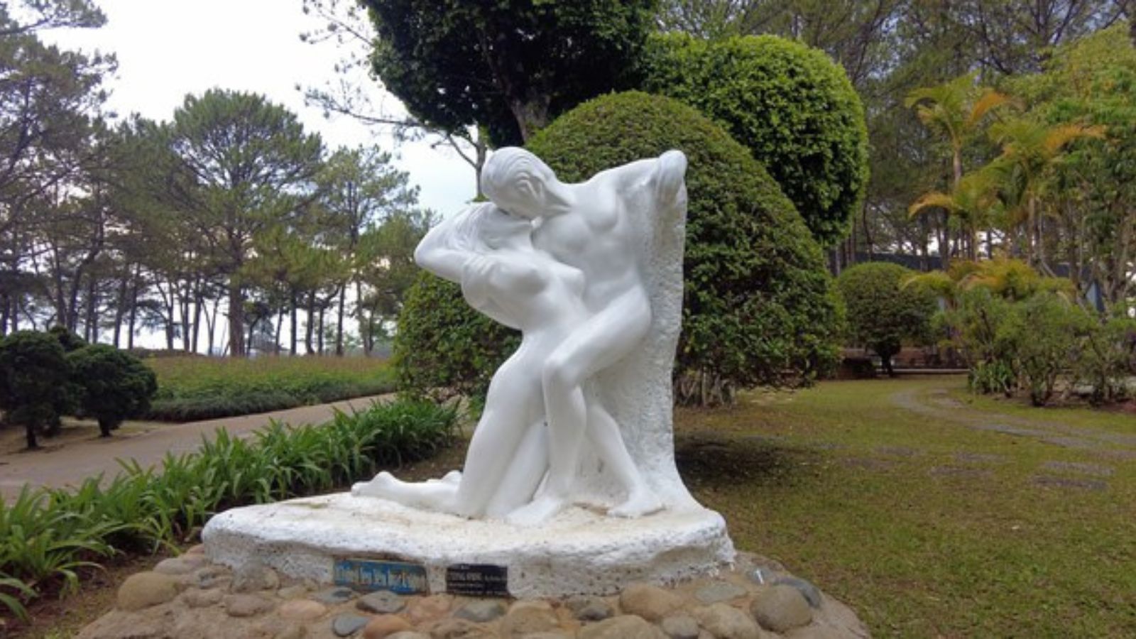 TƯỢNG 12 THẦN TÌNH YÊU BẰNG ĐÁ