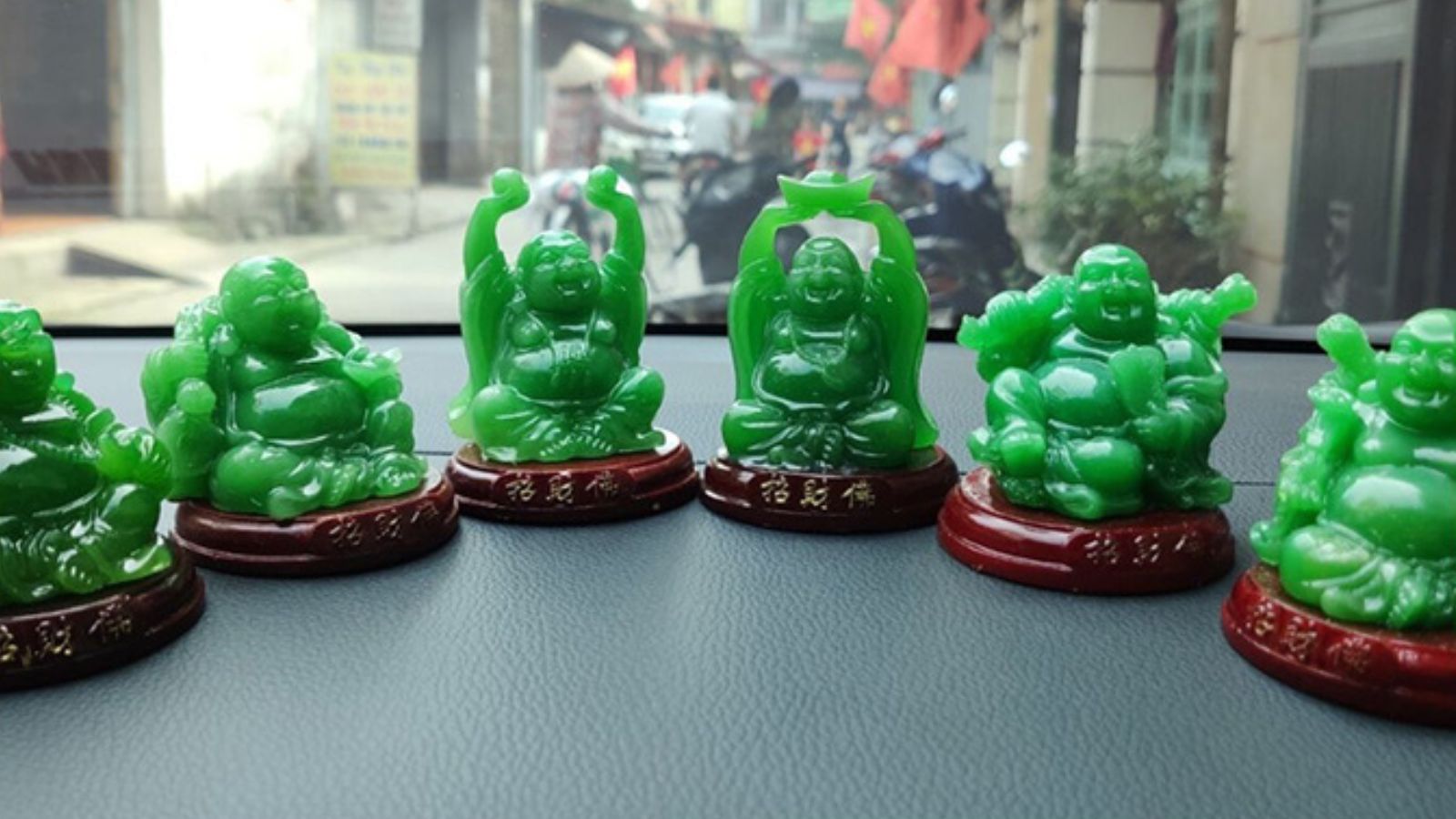 Tượng Phật Di Lặc Bằng Đá Để Xe Ô Tô