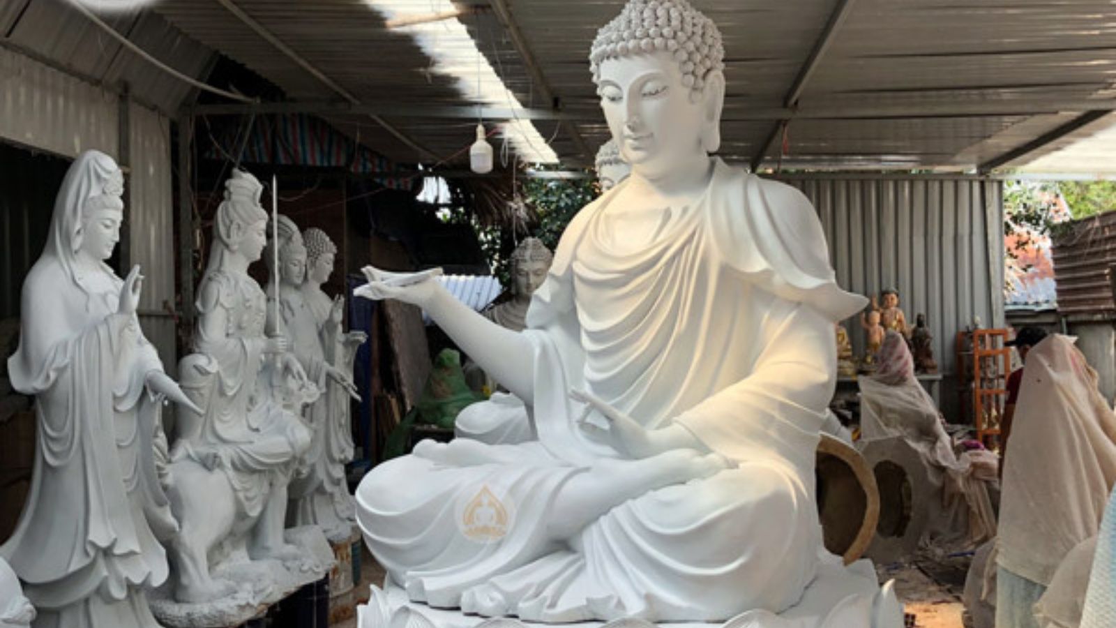 Tượng Phật Dược Sư bằng đá 