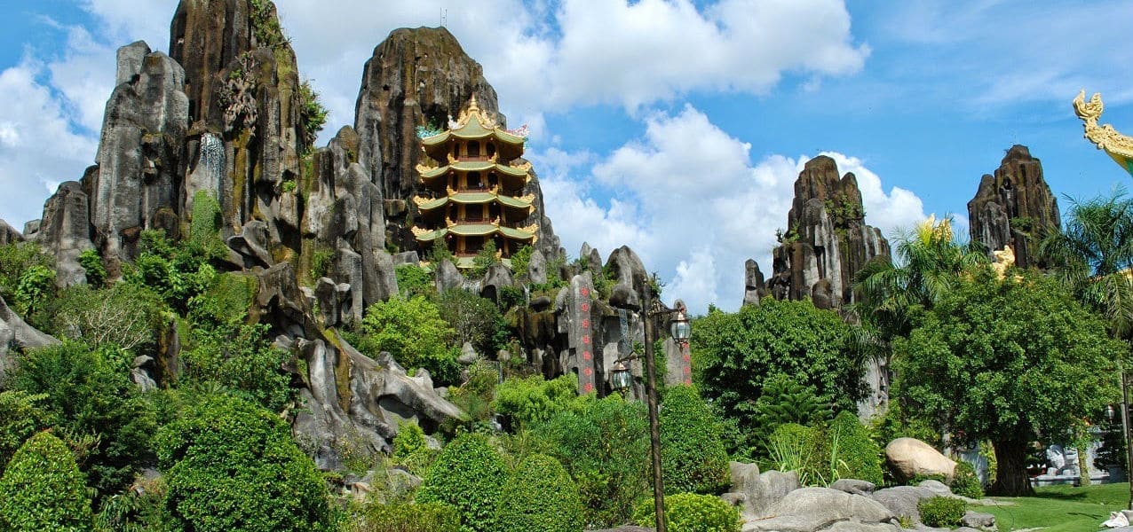 Khung cảnh làng nghề đá mỹ nghệ Non Nước ở Đà Nẵng
