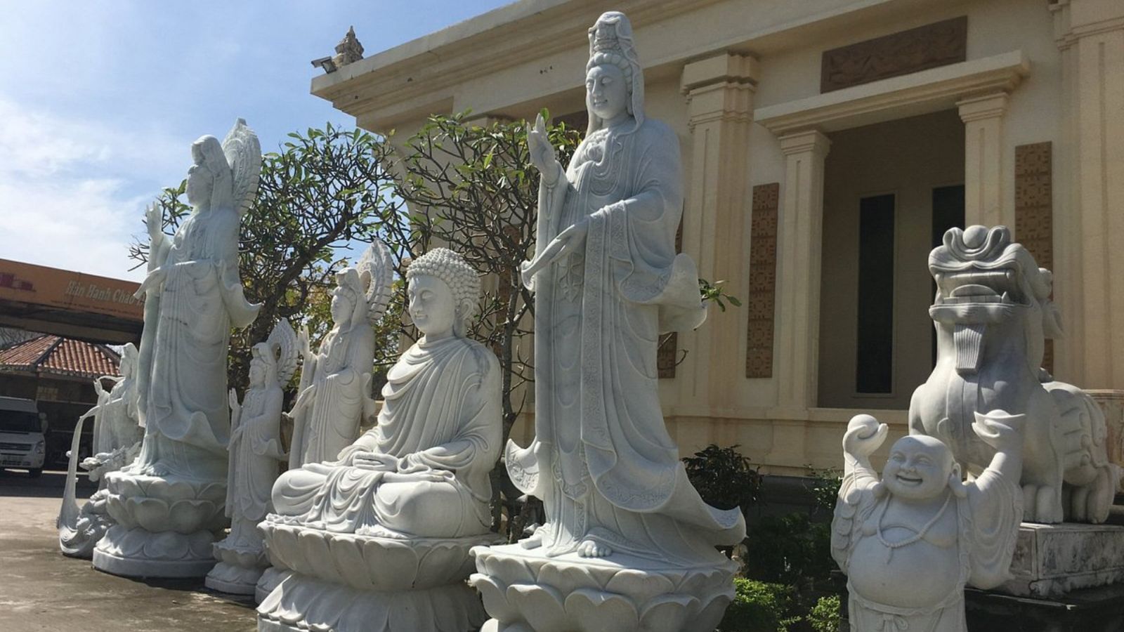 tạc tượng đá