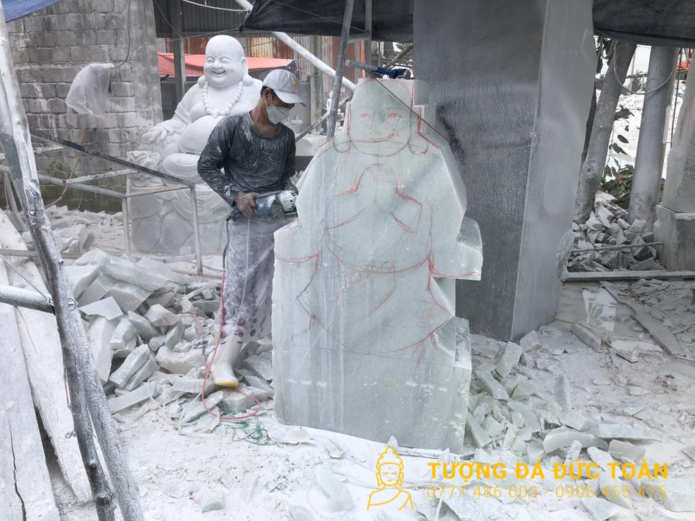 tạc tượng đá
