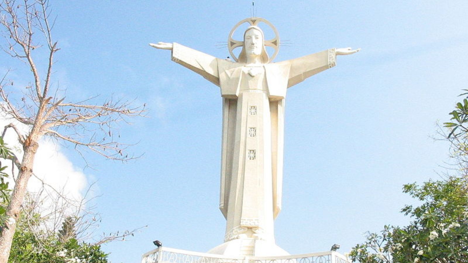  tượng Chúa dang tay bằng đá