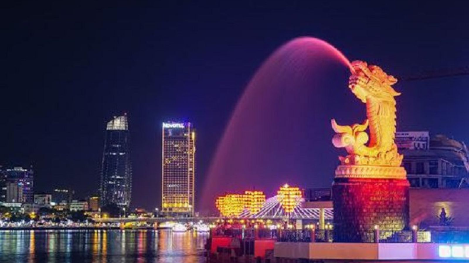 tượng cá chép hoá rồng Đà Nẵng (1)
