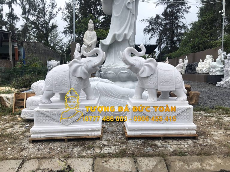 tượng con giống đá