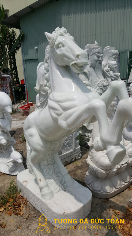 tượng ngựa bằng đá