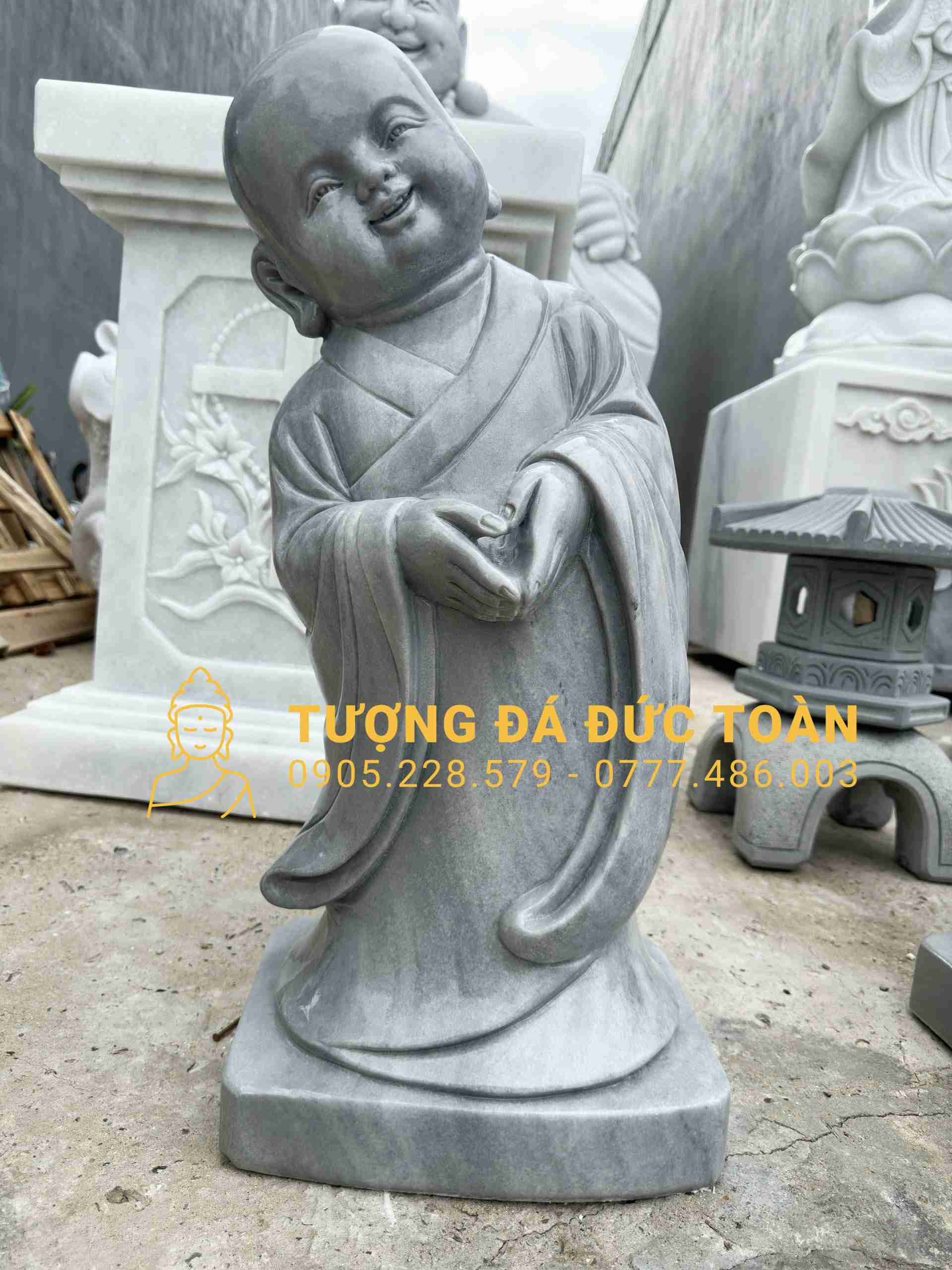 Tượng Chú Tiểu Cao 60cm Đá Cẩm Thạch Xám TCT_95: Biểu Tượng Của Sự An Lạc & Tĩnh Tại