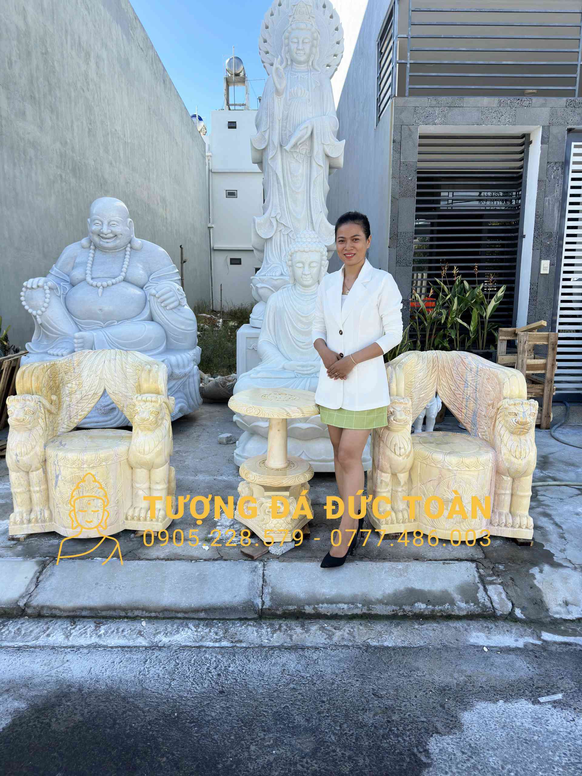Bộ Bàn Ghế Đá Tân Cổ Điển Đá Cẩm Thạch Vàng Nguyên Khối – Kiệt Tác Hoàng Gia Cho Không Gian Đẳng Cấp
