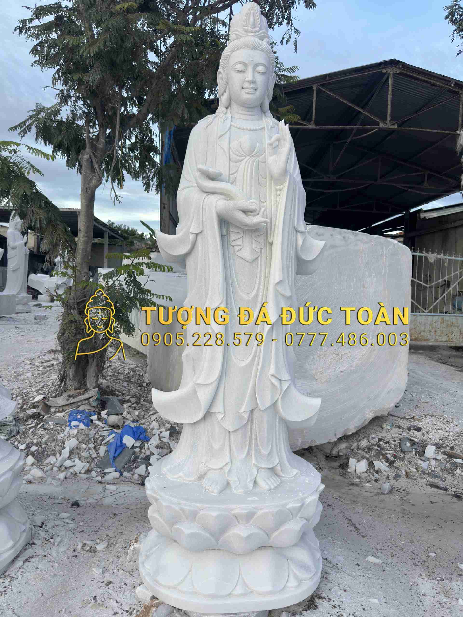 TƯỢNG PHẬT QUAN THẾ ÂM BỒ TÁT CẦM GẬY NHƯ Ý.