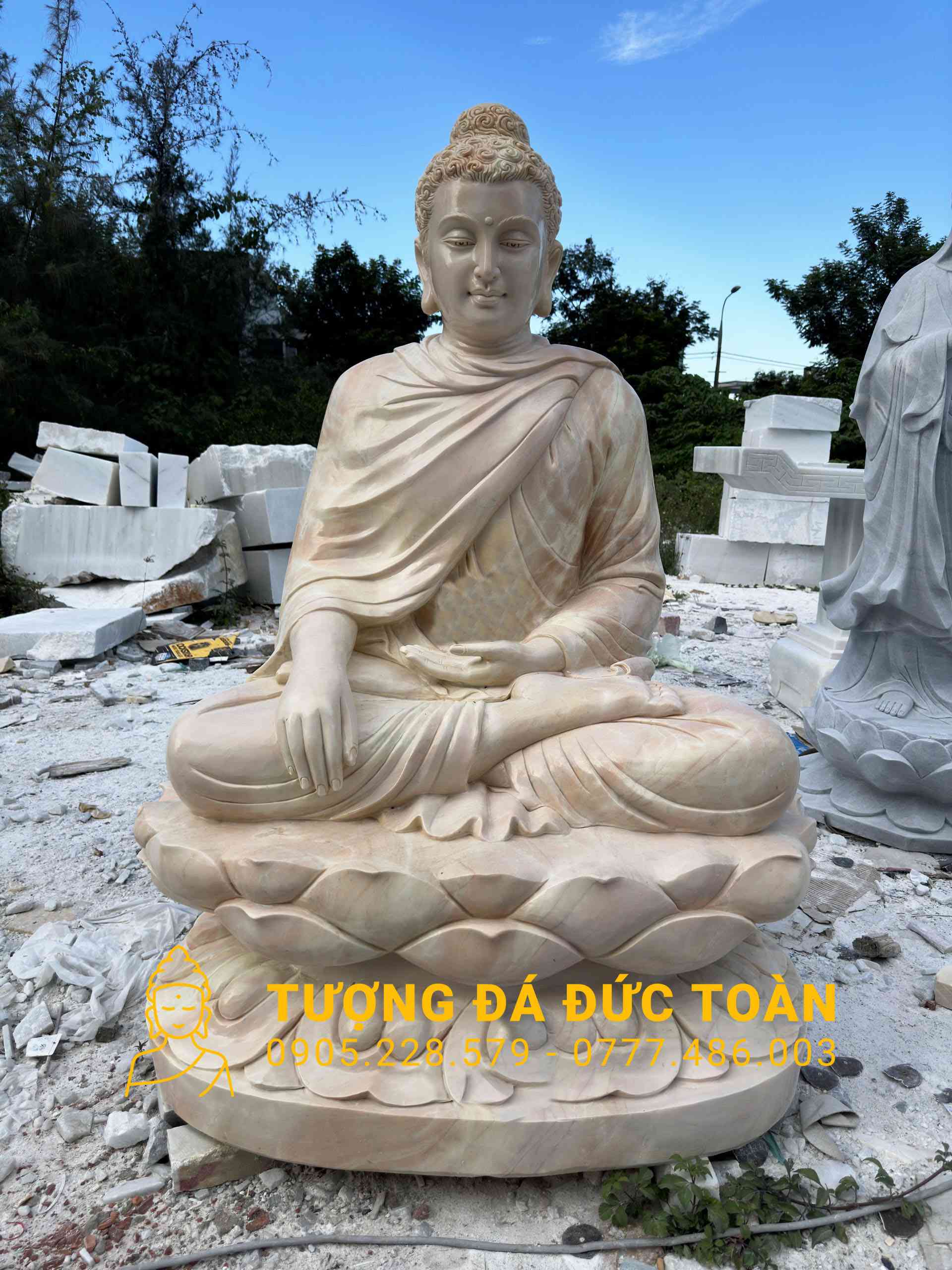 Tượng Phật Thích Ca Mâu Ni Đá Cẩm Thạch Vàng – Kiệt Tác Tâm Linh & Hào Quang Giác Ngộ