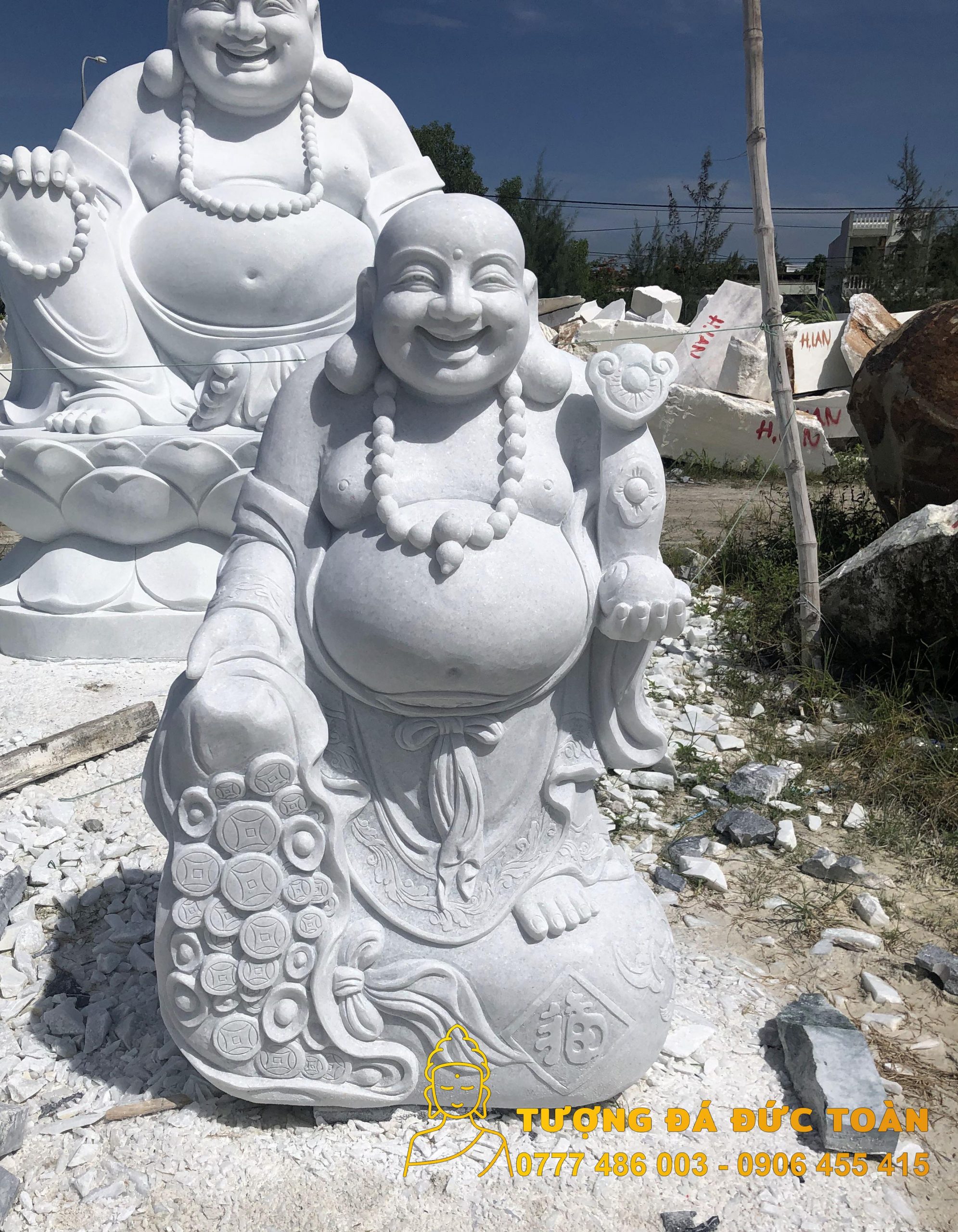 Tượng Phật Di Lặc đứng bao tiền đá đẹp