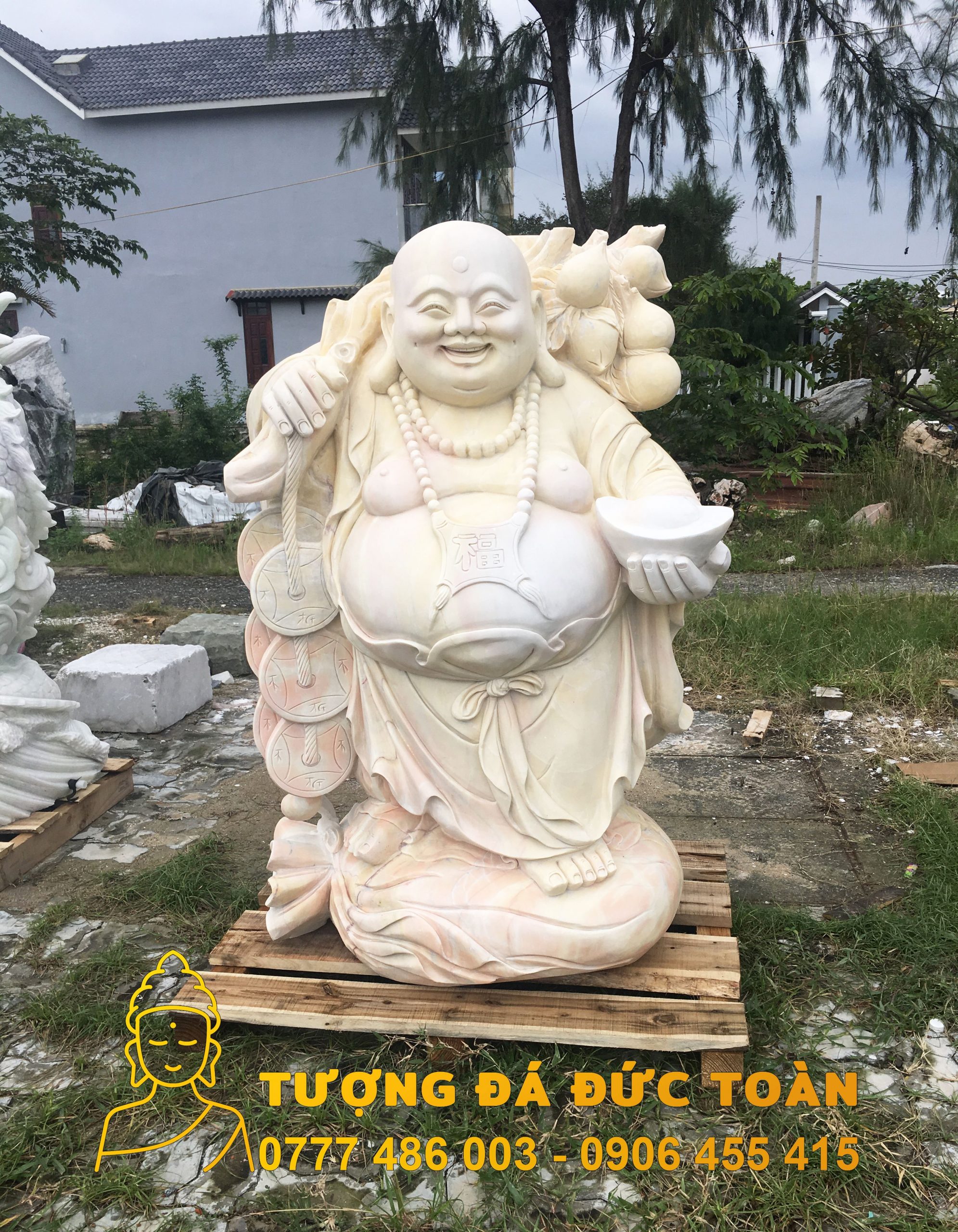 Tượng Phật Di Lặc vác cành đào đá cẩm thạch vàng