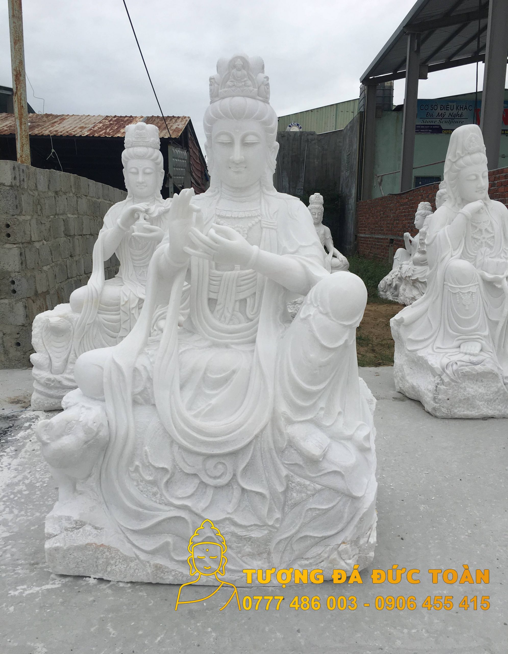 Quán Tự Tại đá cẩm thạch nguyên khối