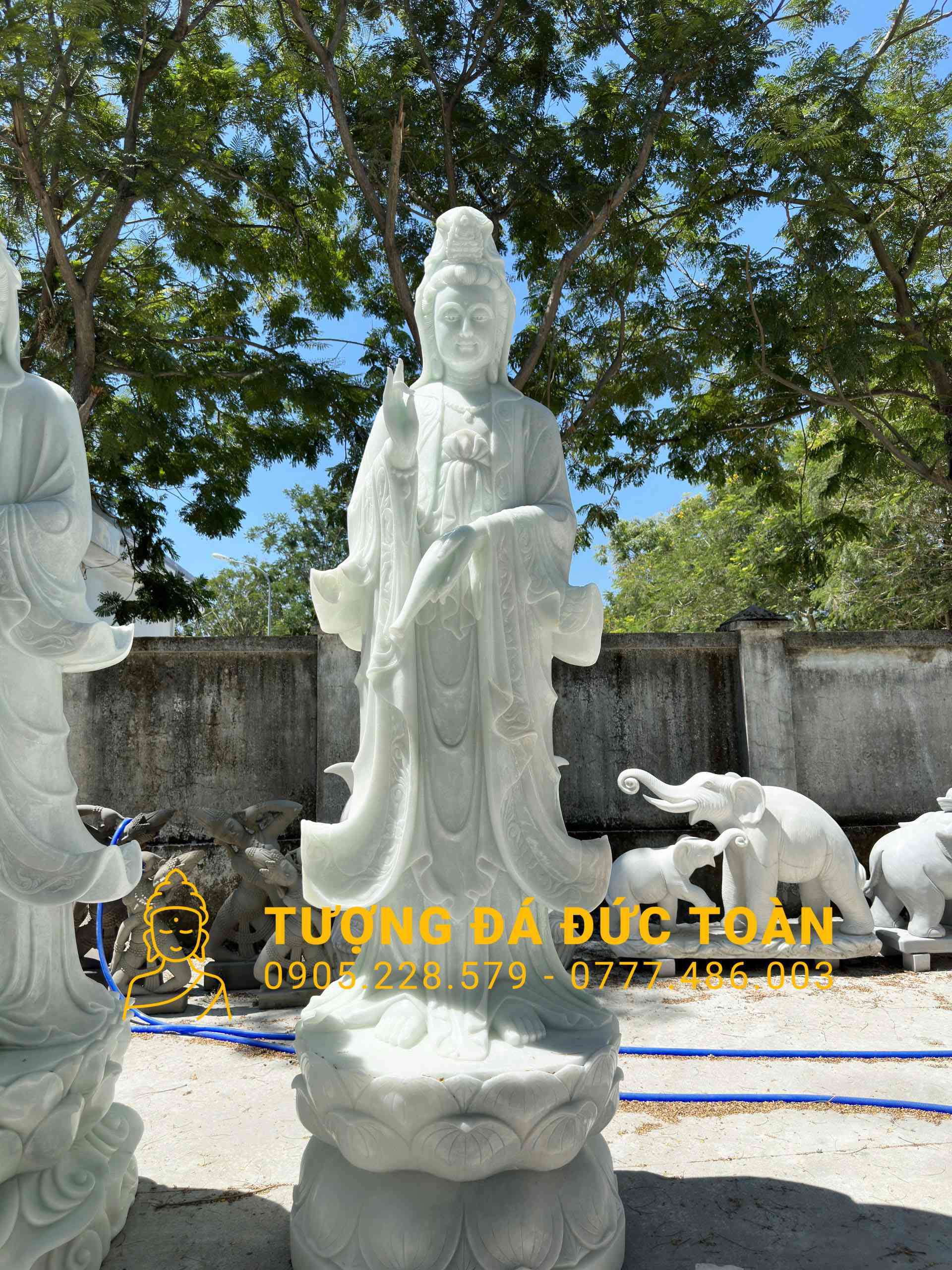 TƯỢNG PHẬT QUAN ÂM CAO 2M CHẾ TÁC TRÊN NỀN ĐÁ CẨM THẠCH TRẮNG.