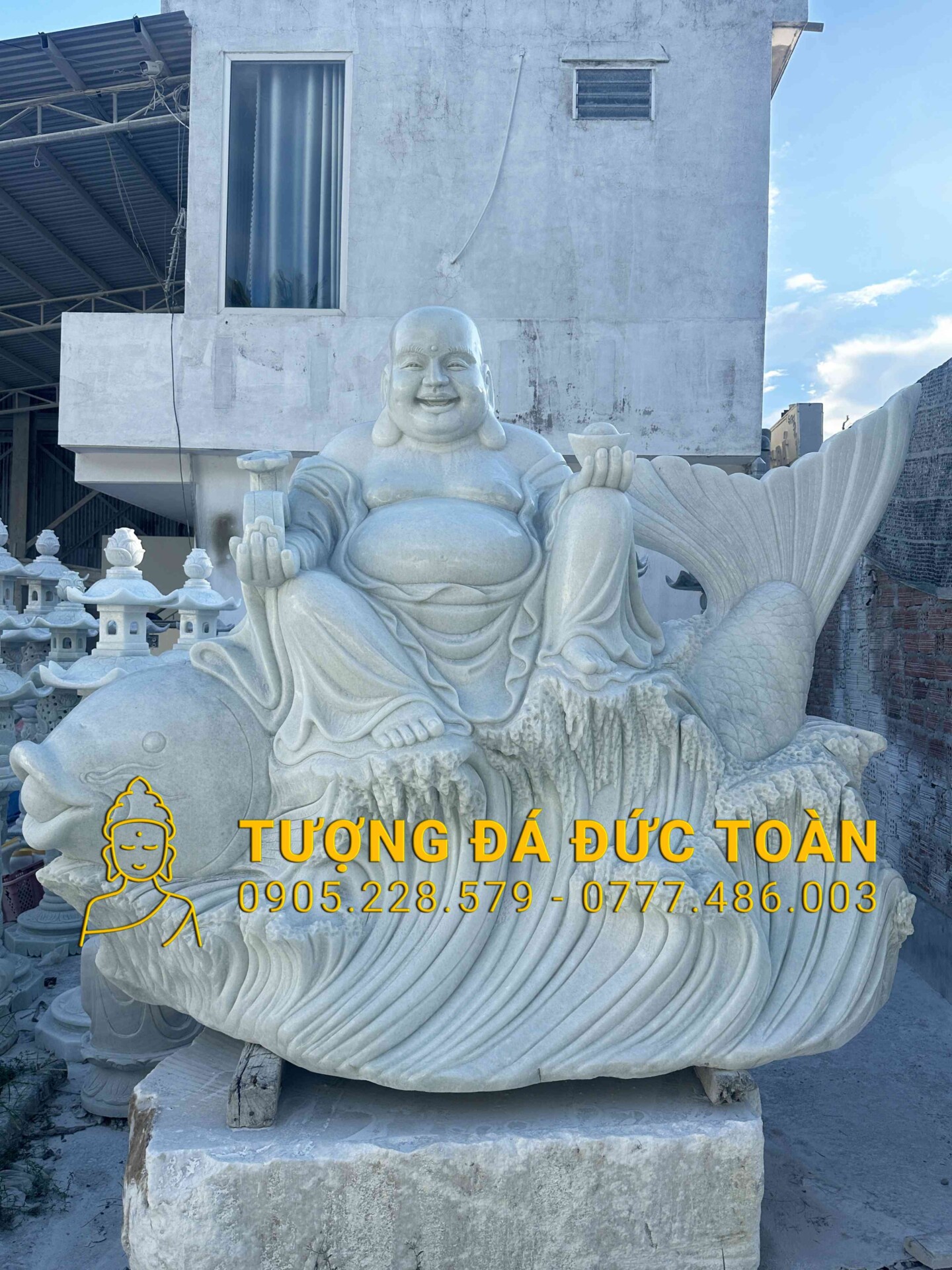 TƯỢNG PHẬT DI LẶC CƯỠI CÁ CHÉP ĐÁ TRẮNG NGUYÊN KHỐI DL_27