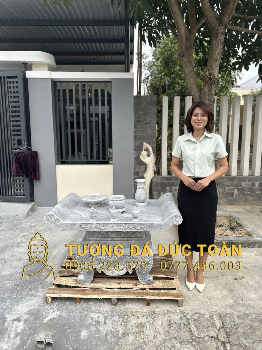 BÀN THỜ ĐÁ NGOÀI TRỜI