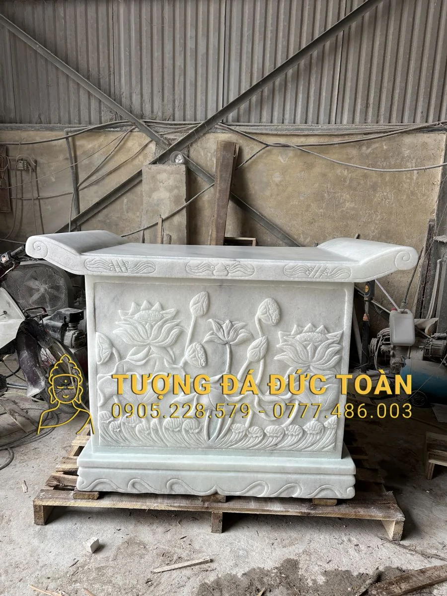 BÀN LỄ ĐÁ NGOÀI TRỜI