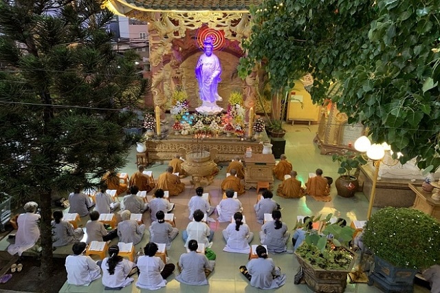 Tượng Mẹ Quan Âm Đứng Đài Sen Đá Đẹp – Quán Tự Tại Bồ Tát Đại Từ Đại Bi