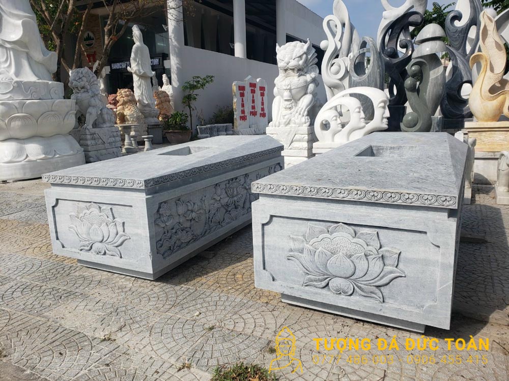 Lăng Mộ Đá Nguyên Khối Cẩm Thạch Màu Xám