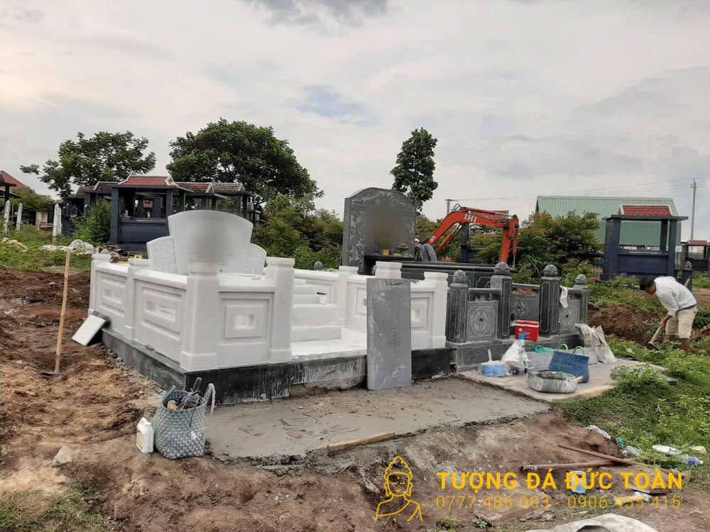 Lăng Mộ Đá Nguyên Khối Màu Trắng