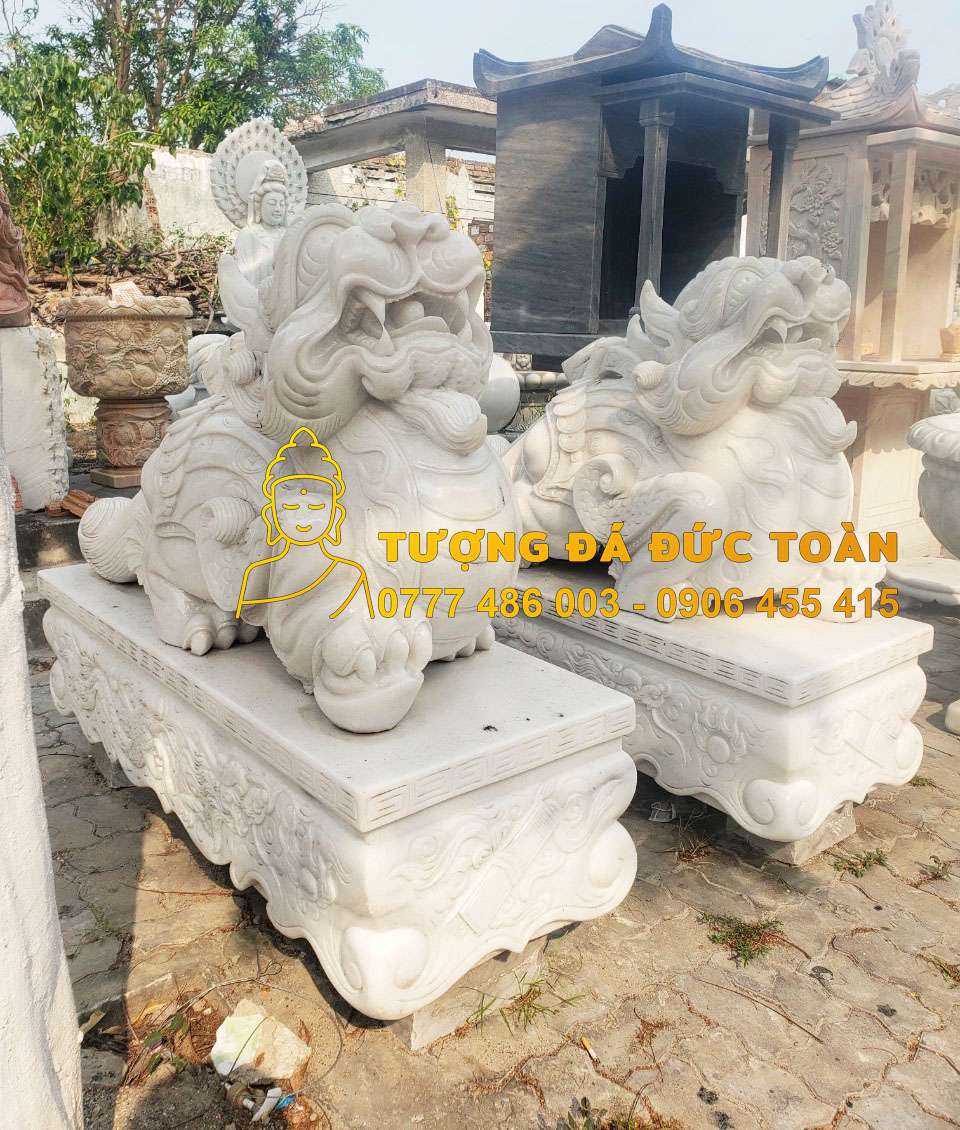 Tượng Tỳ Hưu để cổng bằng đá Non Nước
