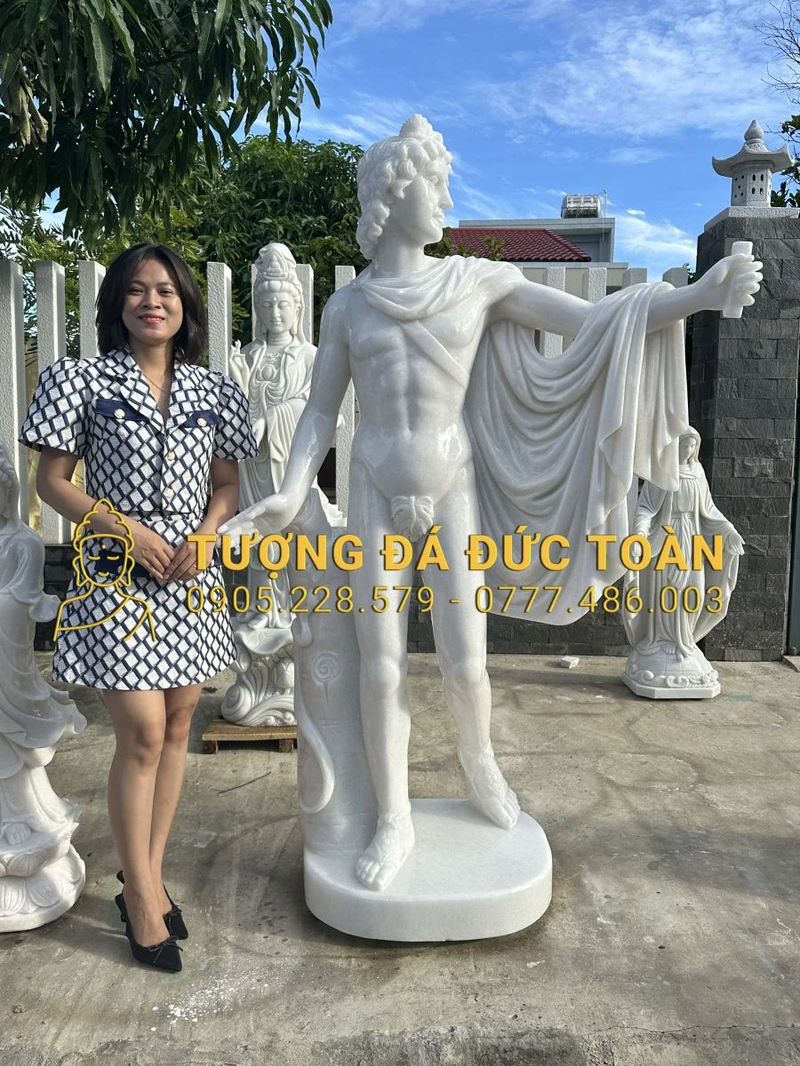 TƯỢNG CHÀNG TRAI NGHỆ THUẬT BẰNG ĐÁ