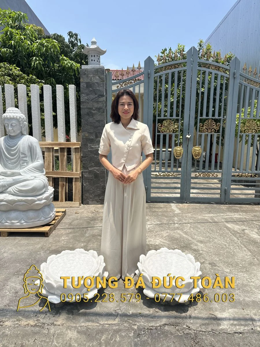 Chạm khắc đế đôn hoa sen bằng đá