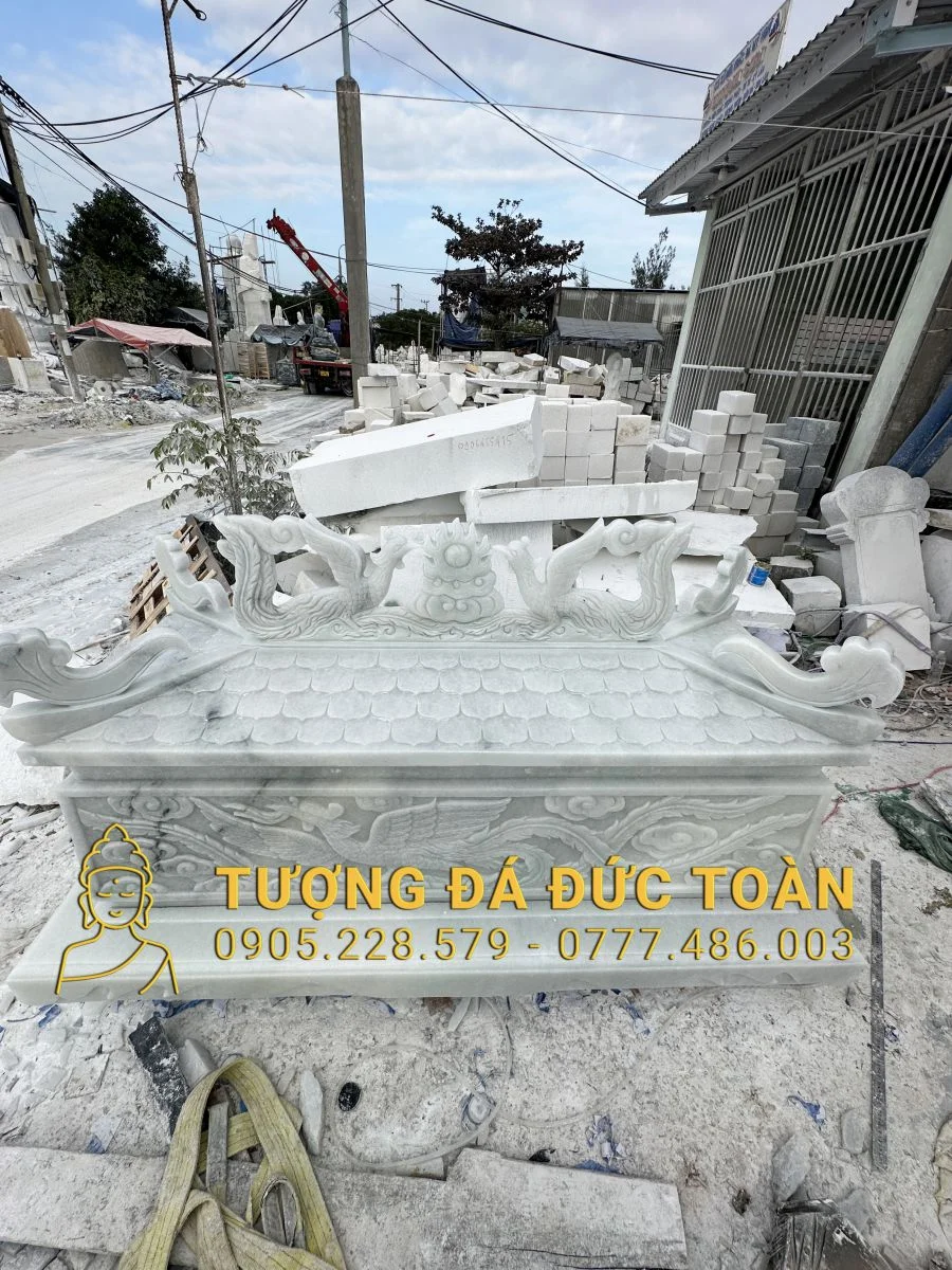 GIA CÔNG MỘ ĐÁ NGUYÊN KHỐI DÀNH CHO CỤ BÀ LẮP ĐẶT TẠI QUẢNG NGÃI
