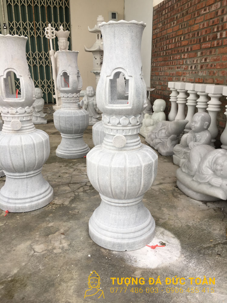 Đèn Đá Màu Trắng Sân Vườn Đẹp