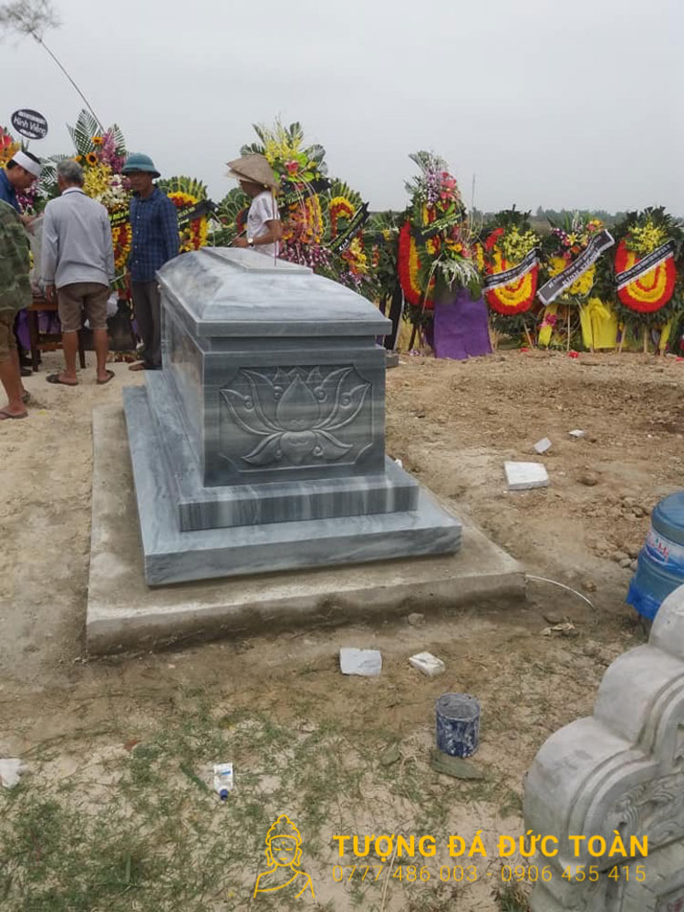 Lăng Mộ Đá Màu Xám Cẩm Thạch Đà Nẵng