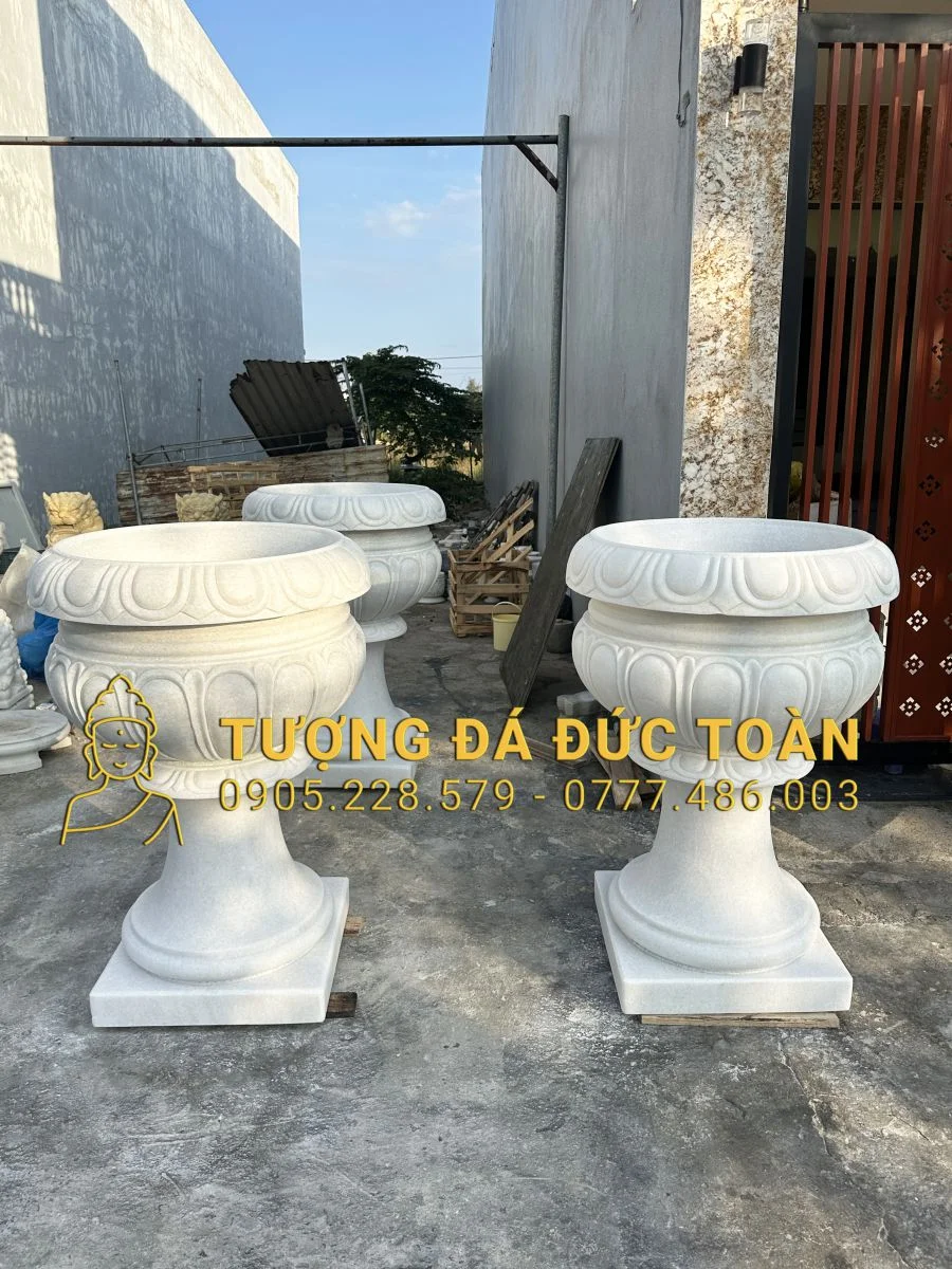 Bề mặt đá cẩm thạch trắng của chậu đá tự nhiên